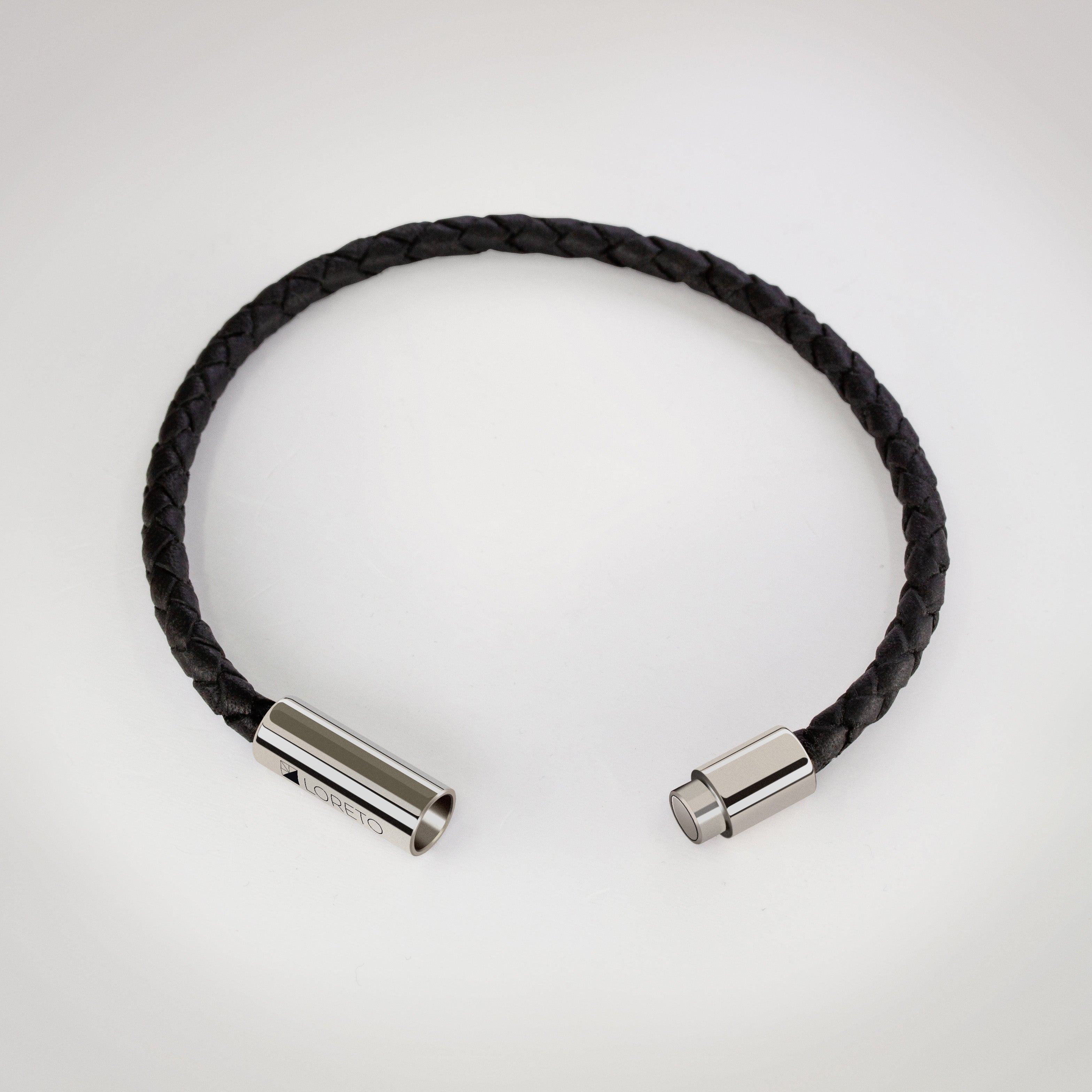 Schwarzes geflochtenes Lederarmband aus 100 % argentinischem Leder und Titan