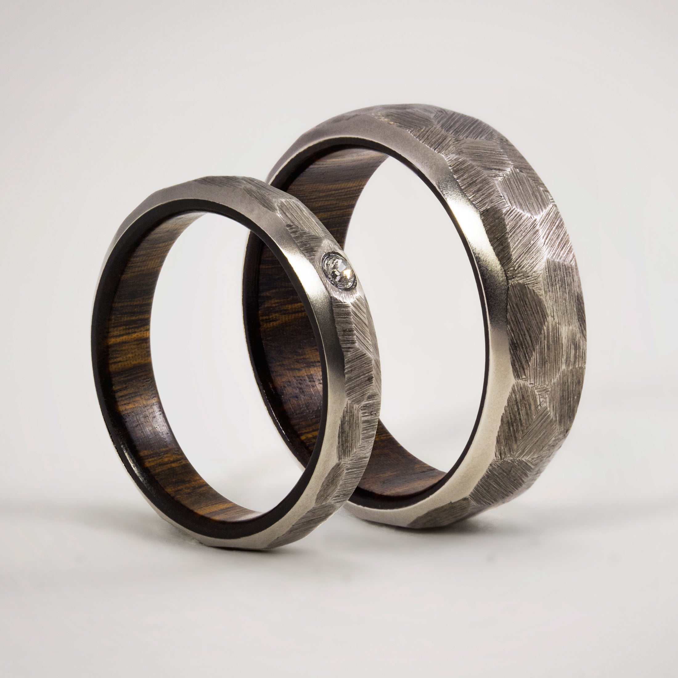 Set Hammered titanium and wood