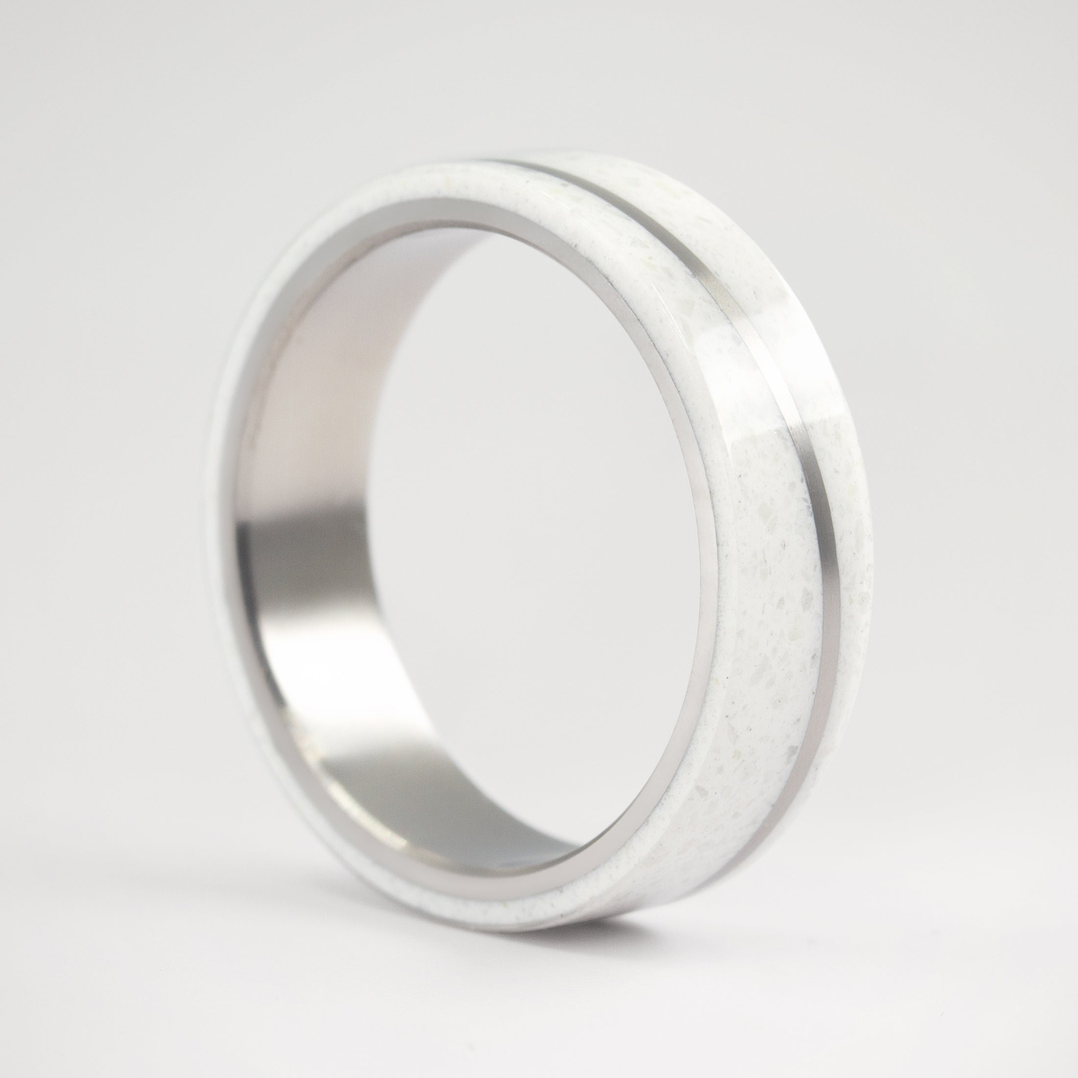 Set combined diagonal carrara marble and carbon fiber