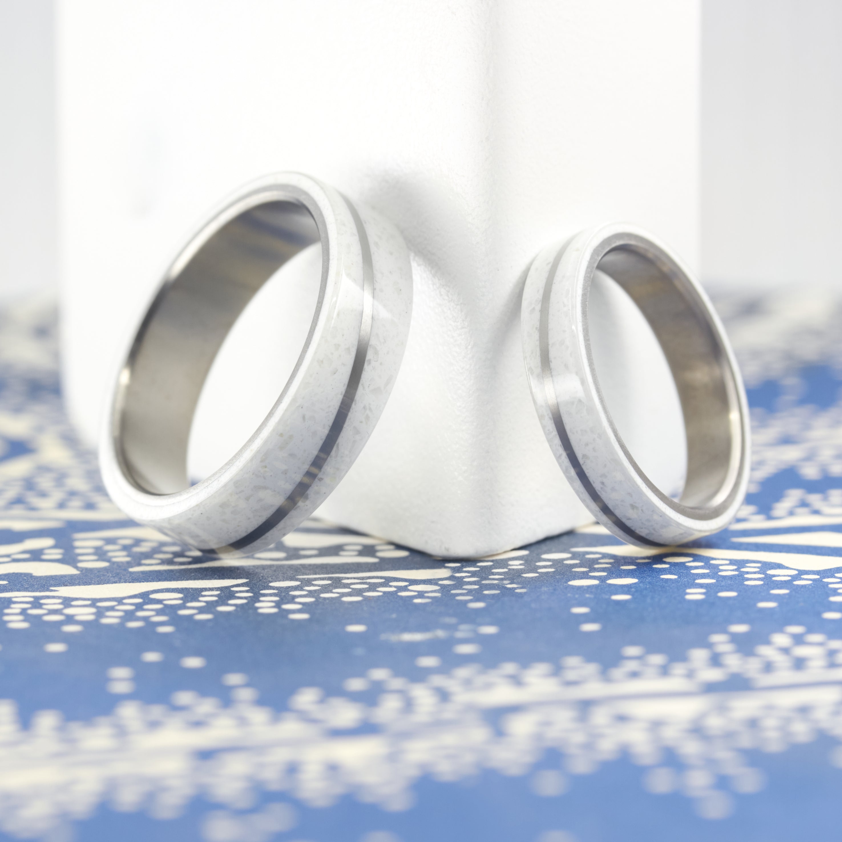 Set diagonal carrara marble and titanium