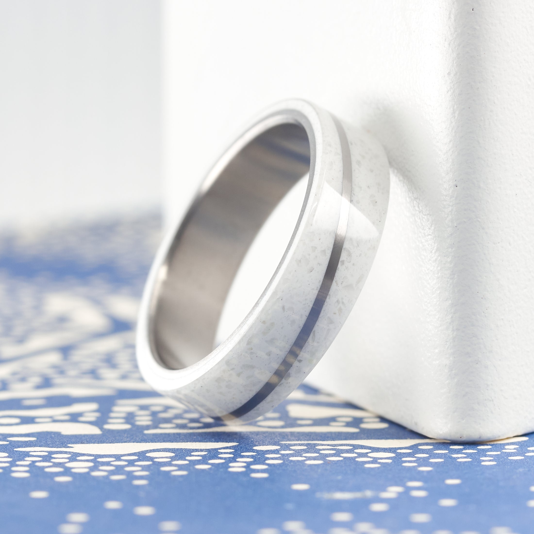 Set diagonal carrara marble and titanium