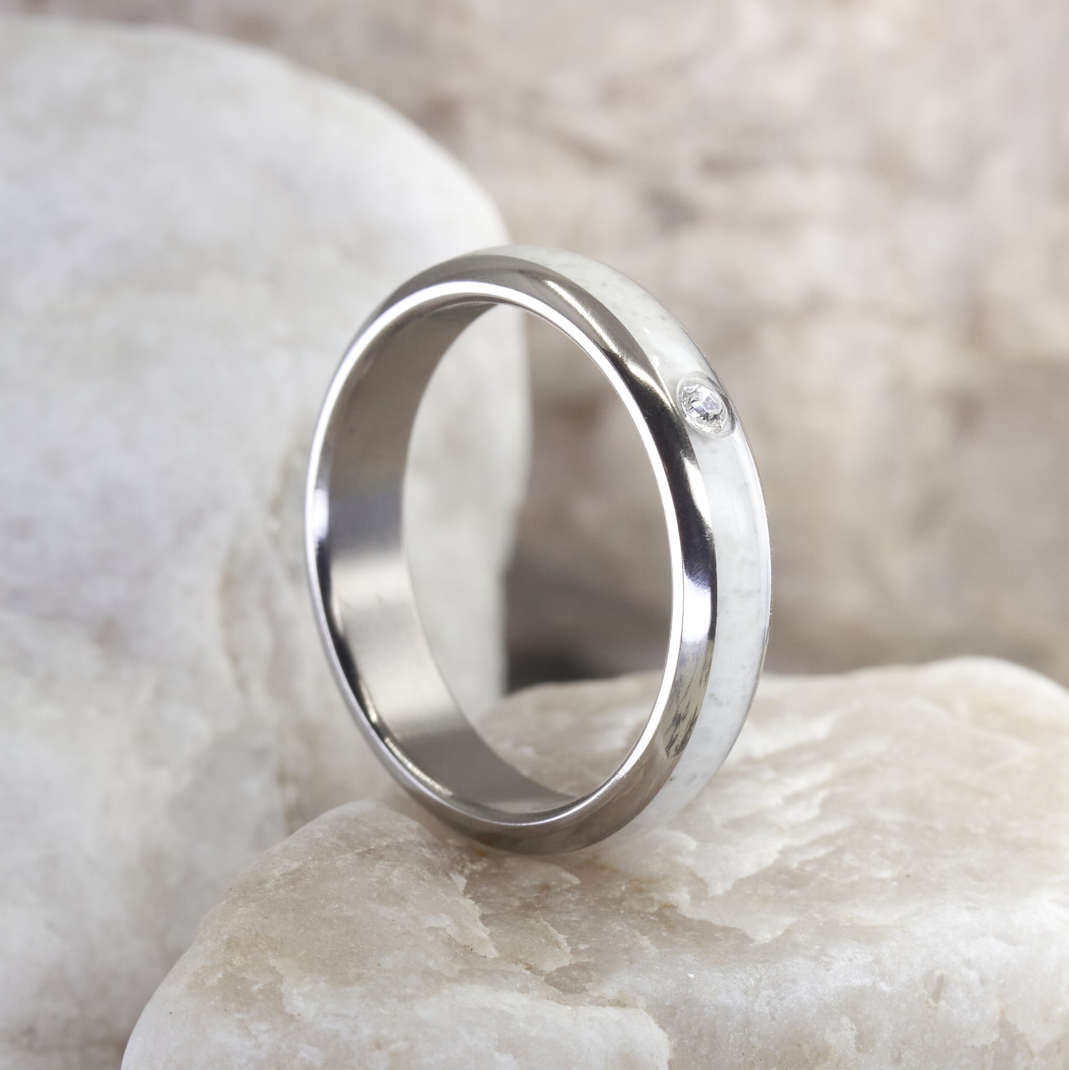 Set carrara marble and titanium round