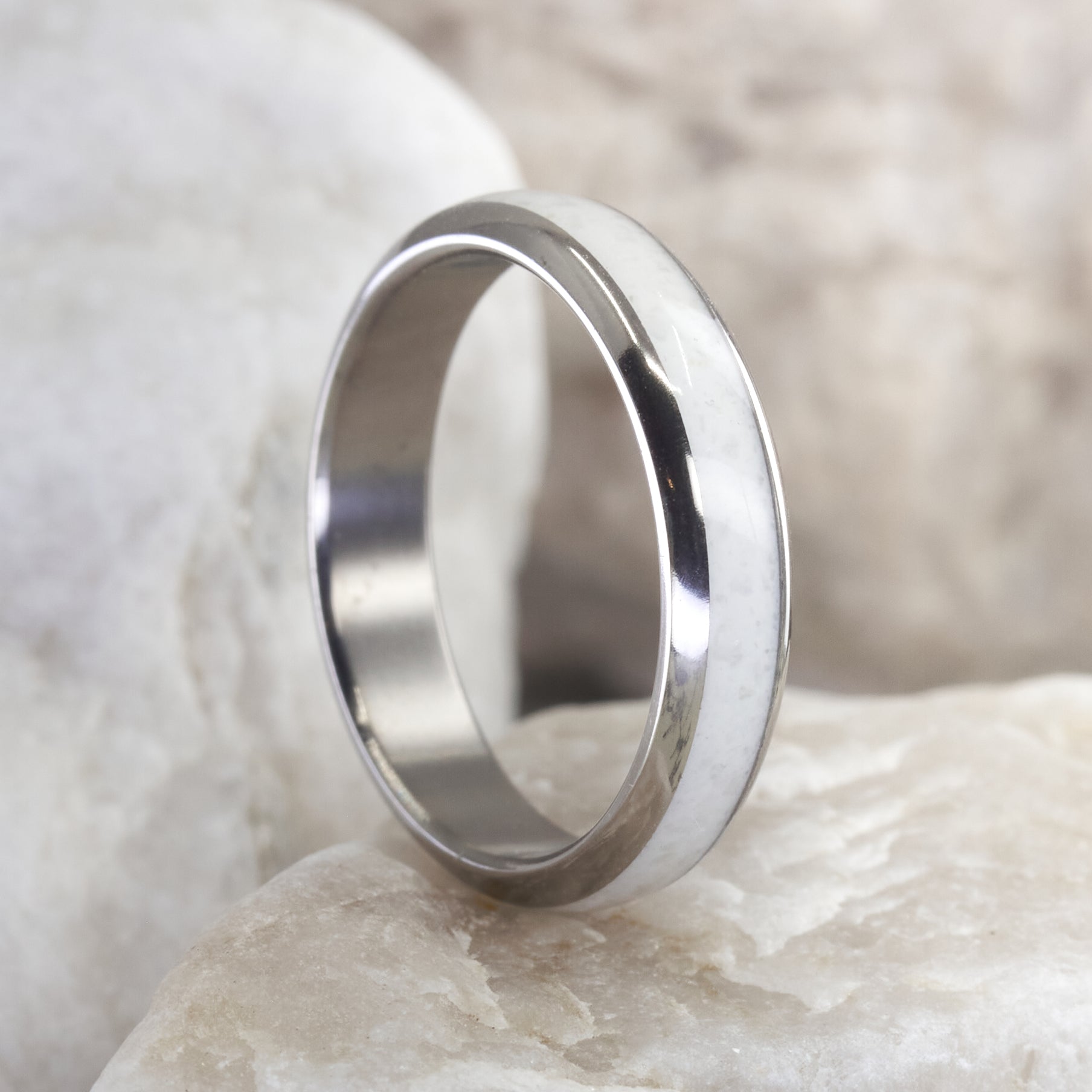 Set carrara marble and titanium round