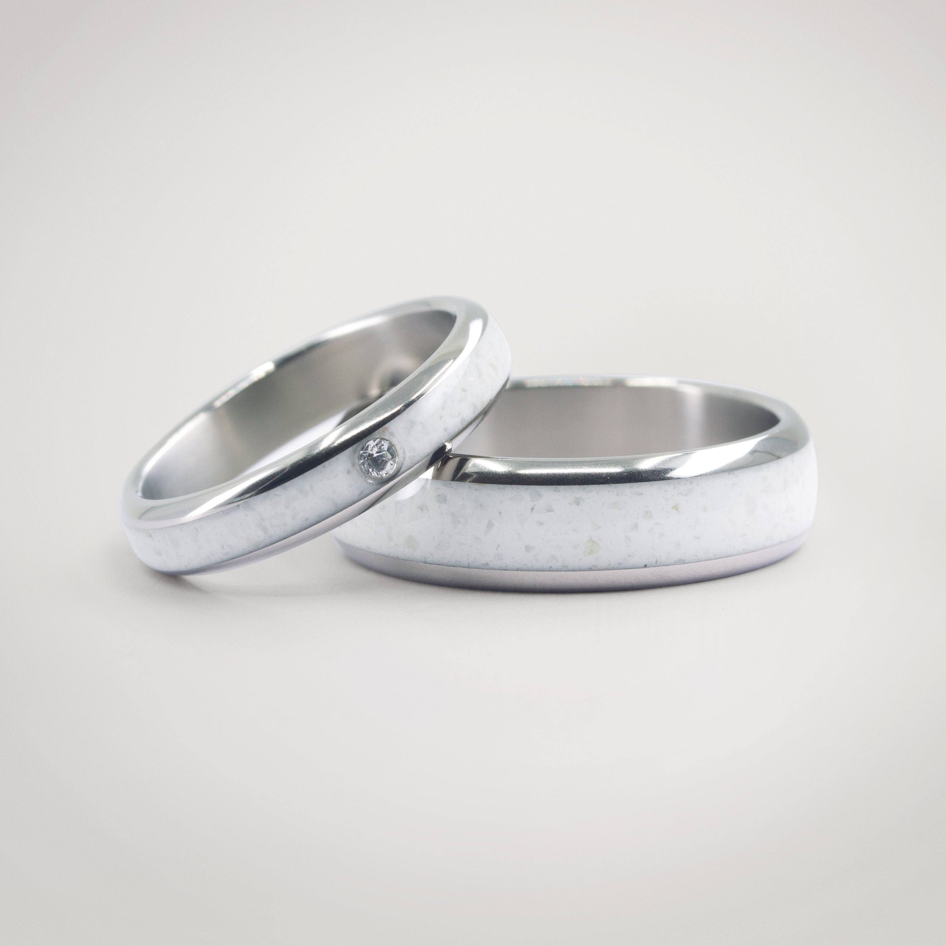 Set carrara marble and titanium round