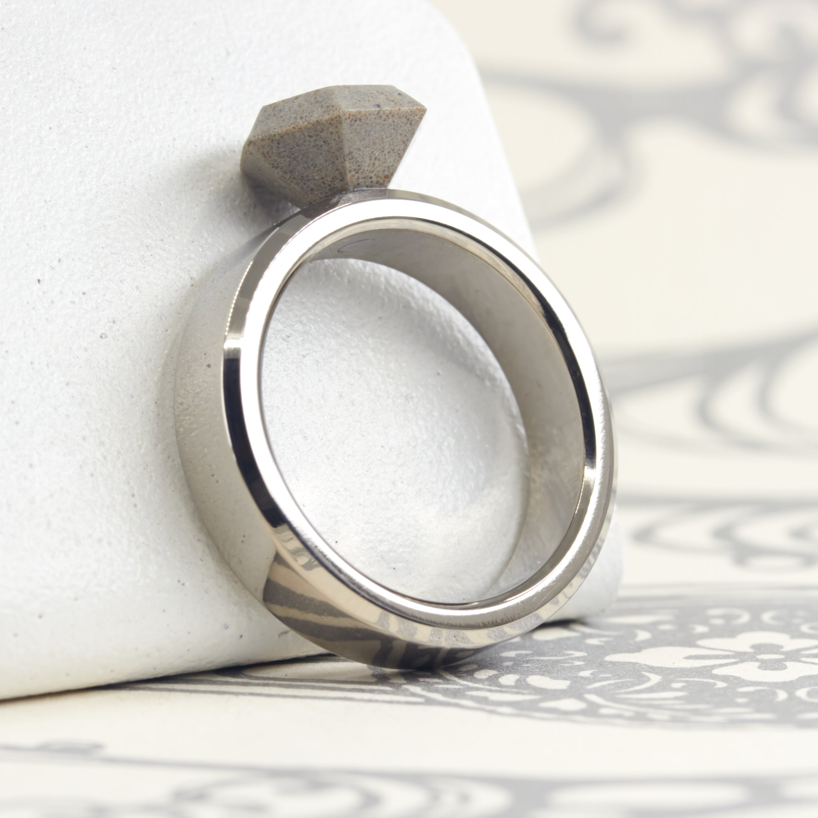 Alternative Solitaire Gray Concrete diamond Ring