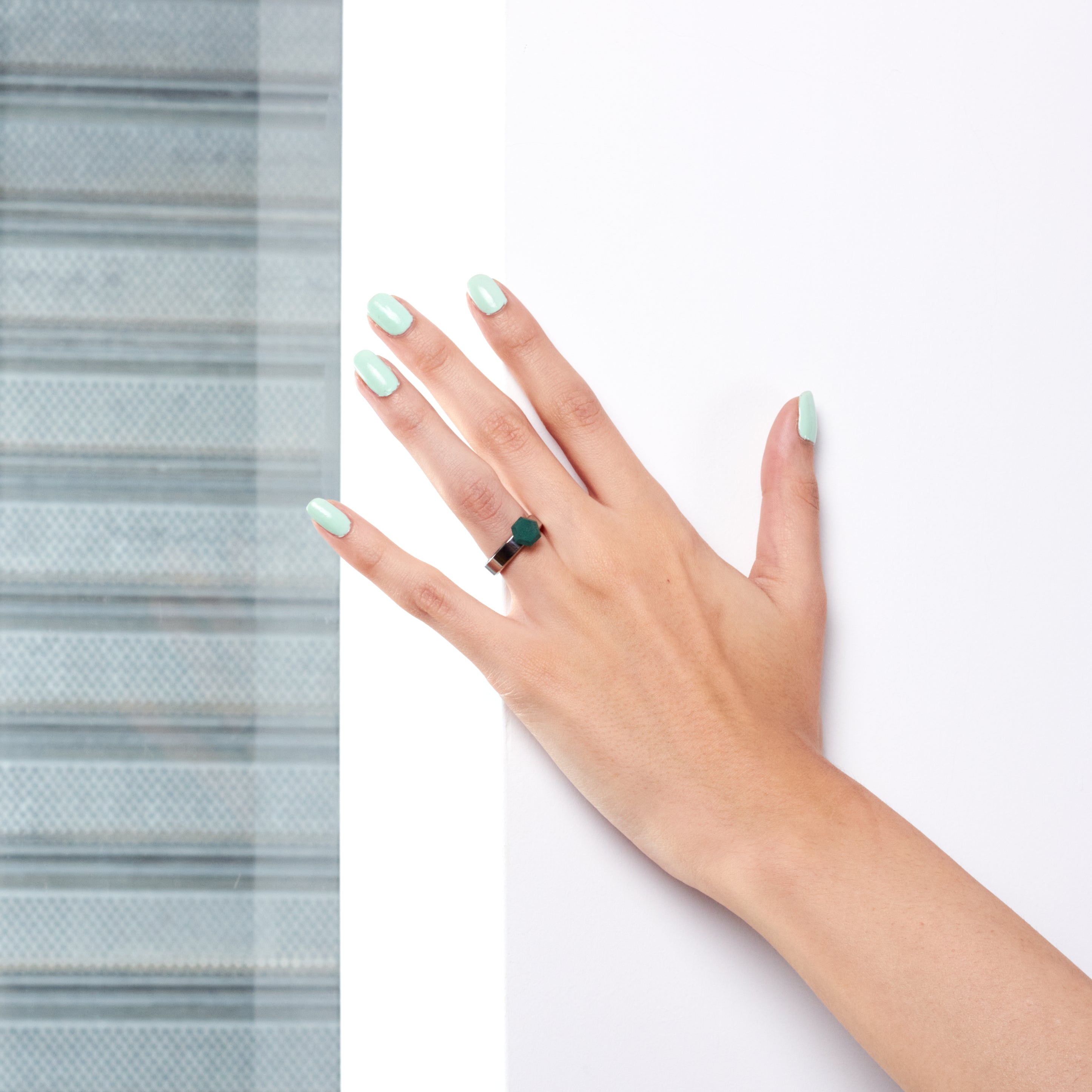 Alternative Solitaire Green Concrete diamond Ring