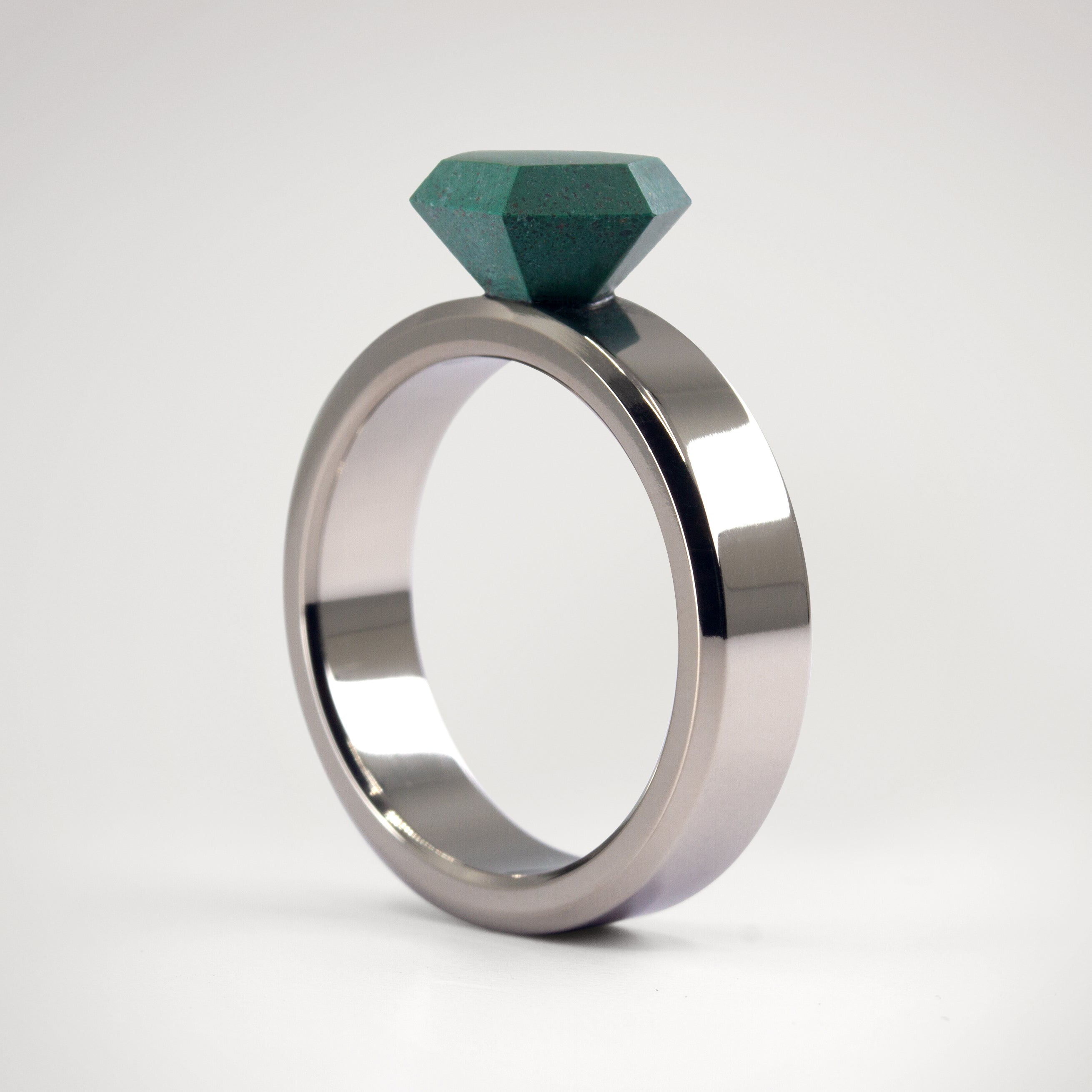 Alternative Solitaire Green Concrete diamond Ring