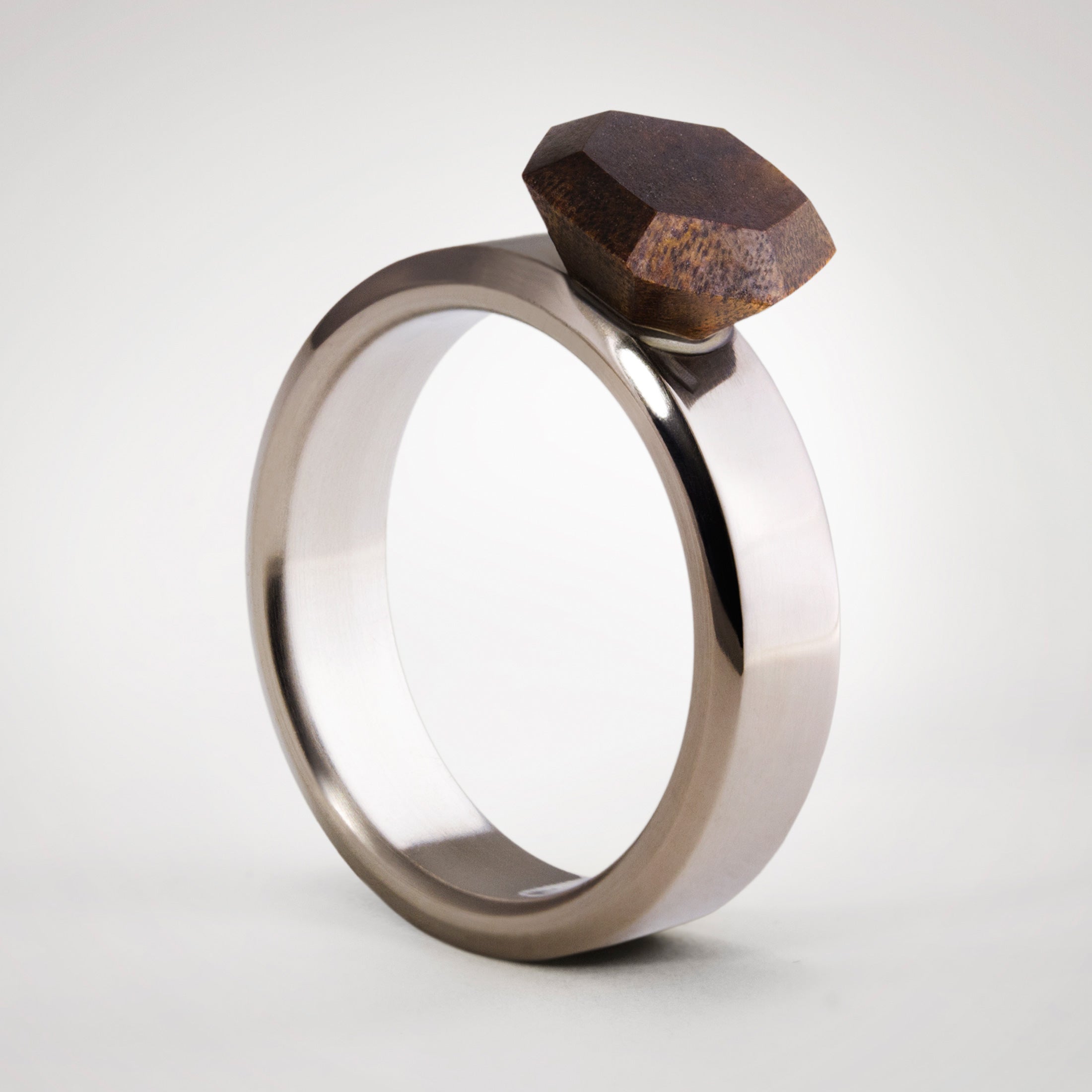 Alternative Solitaire Lapacho Wood diamond Ring