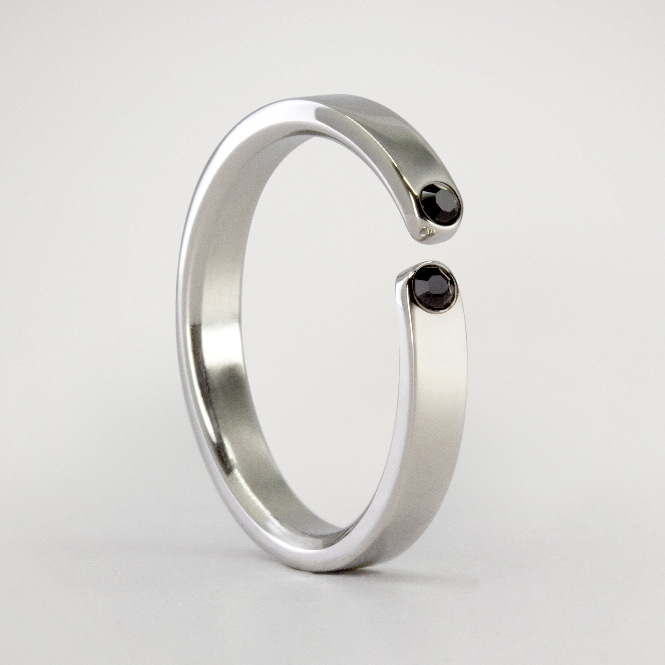 Split titanium ring with 2 black crystals