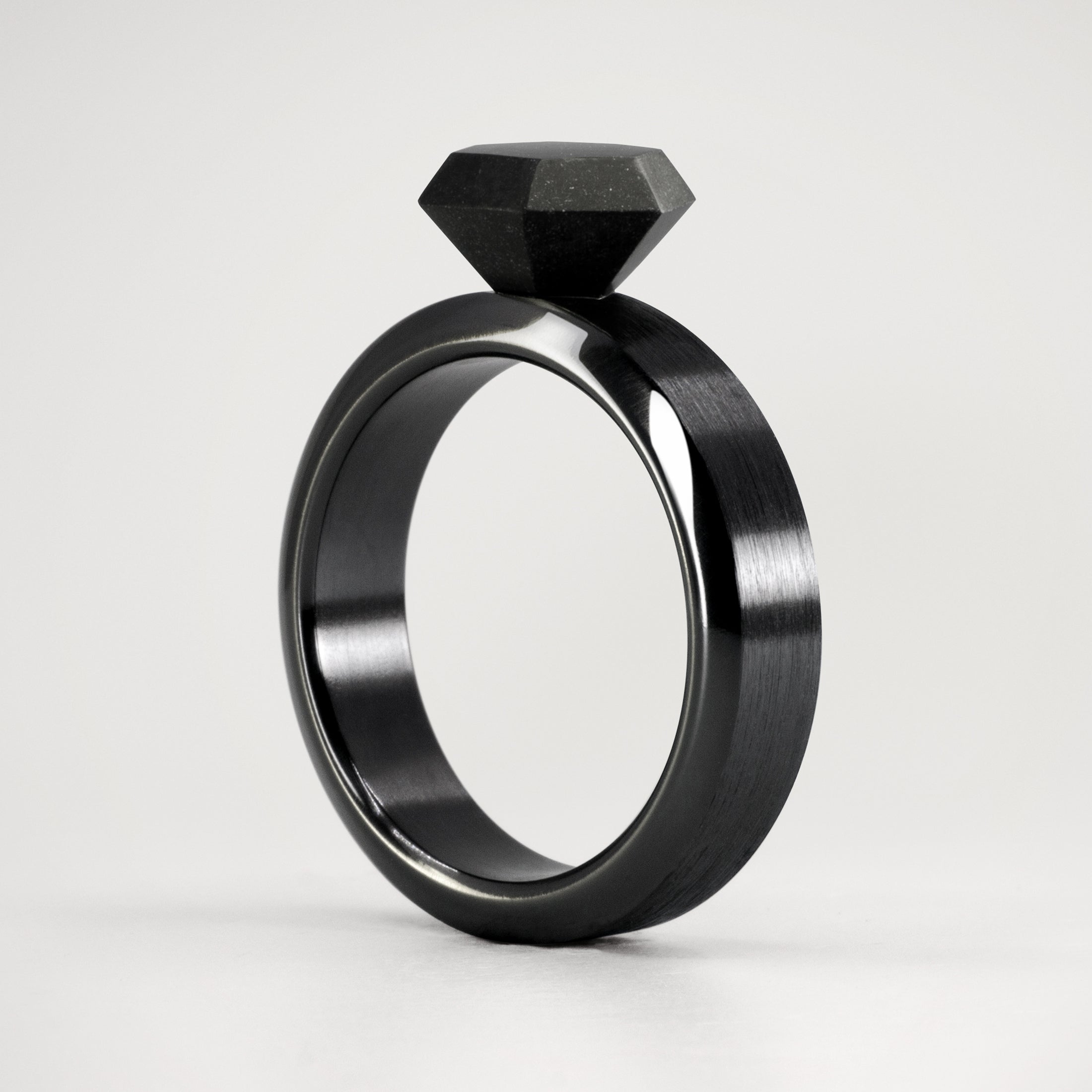 Alternative Solitaire Zirconium with graphite diamond Ring