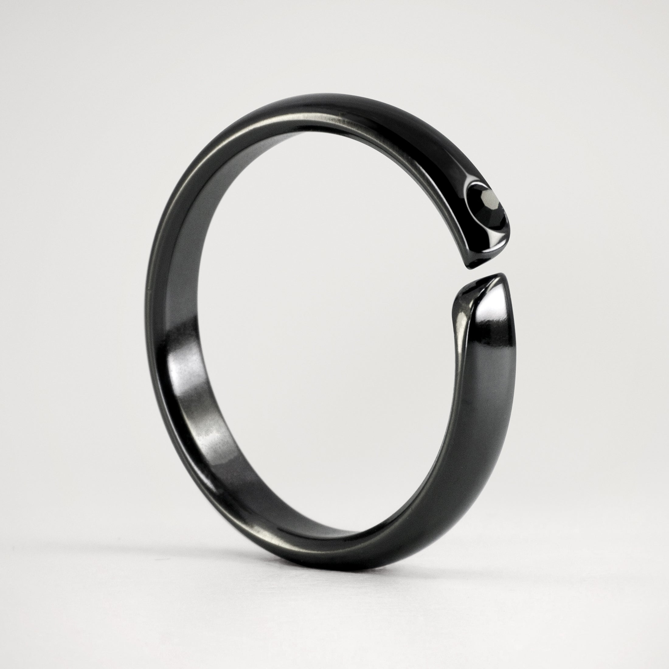 Split zirconium ring with black crystal