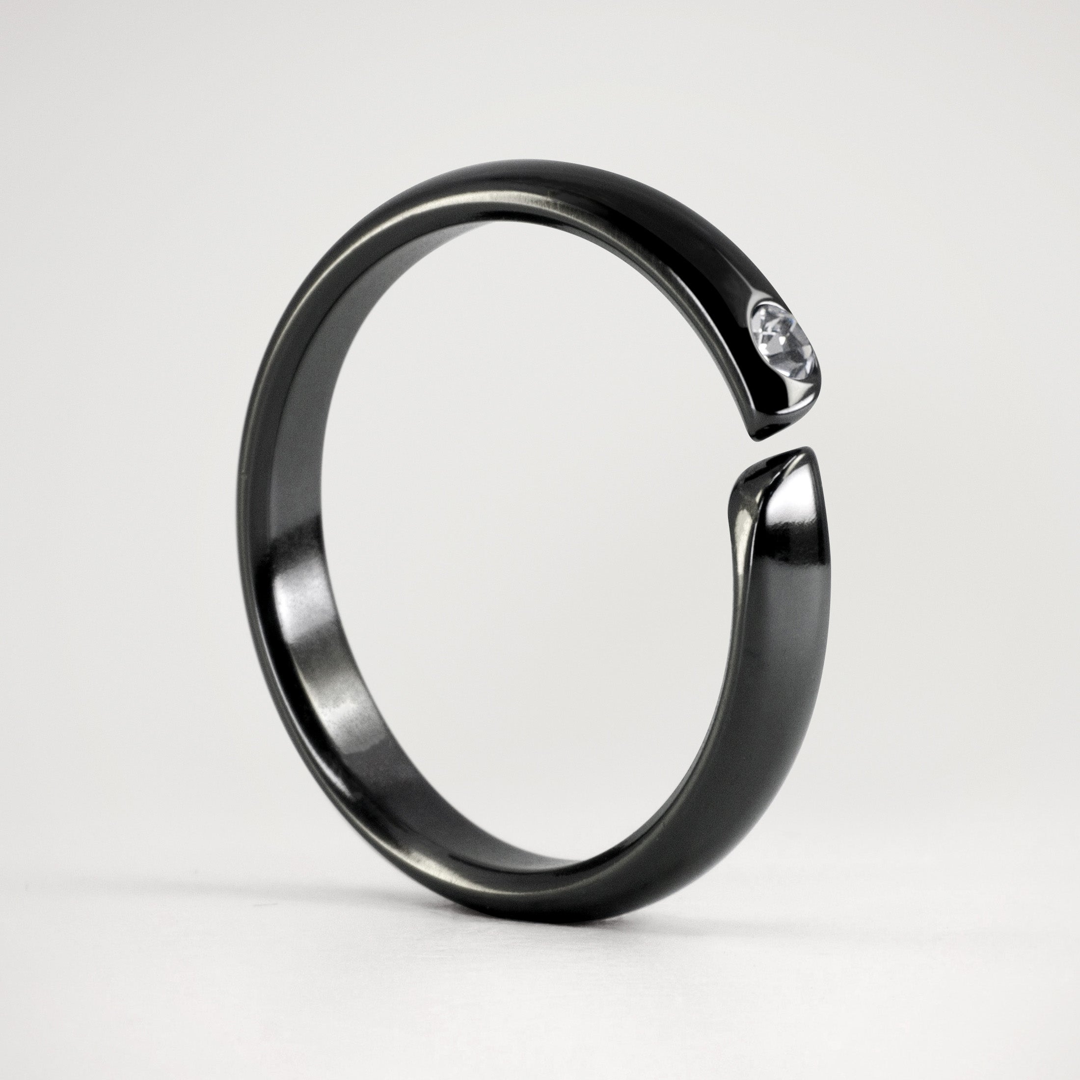 Split zirconium ring with white crystal