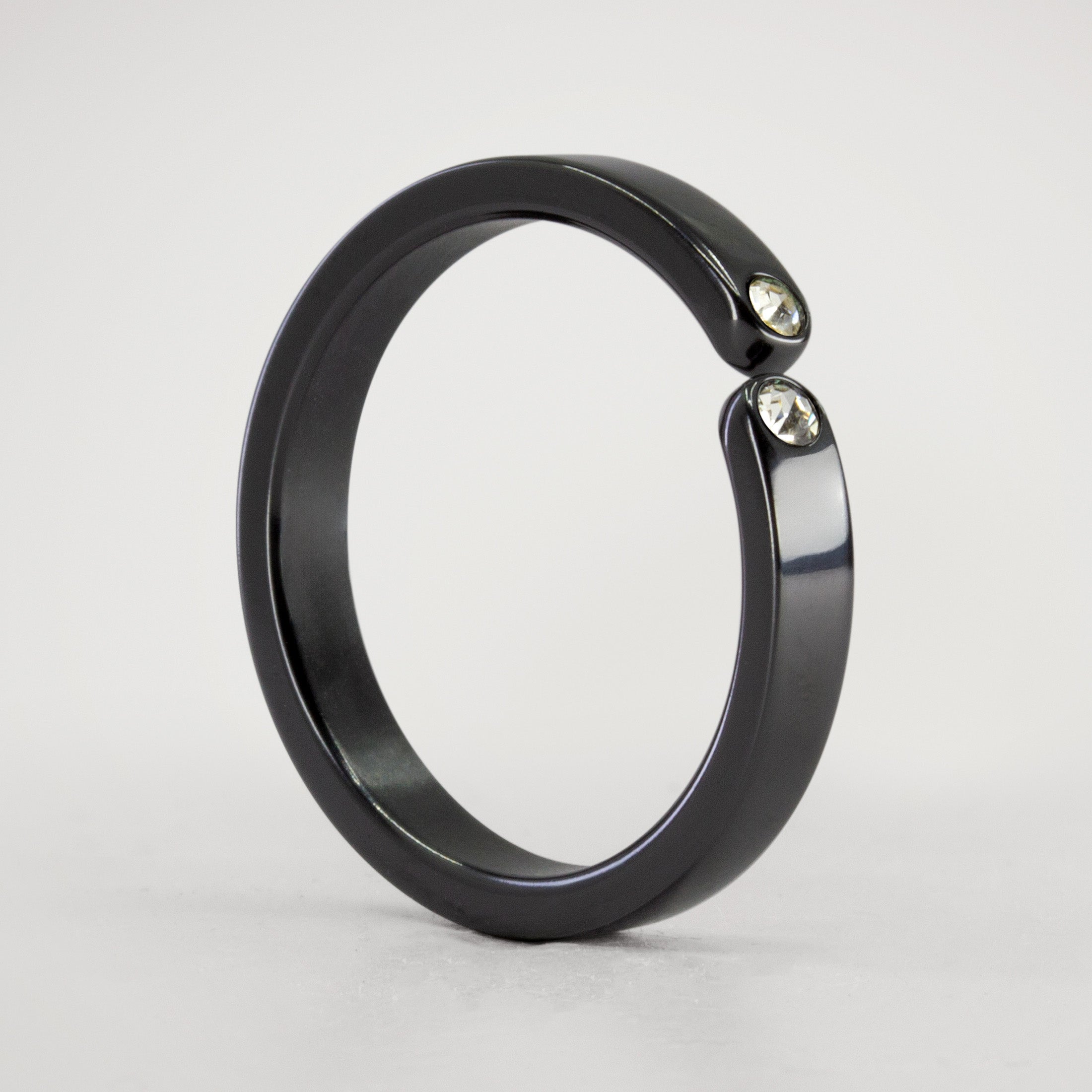Split zirconium flat ring with 2 white crystals