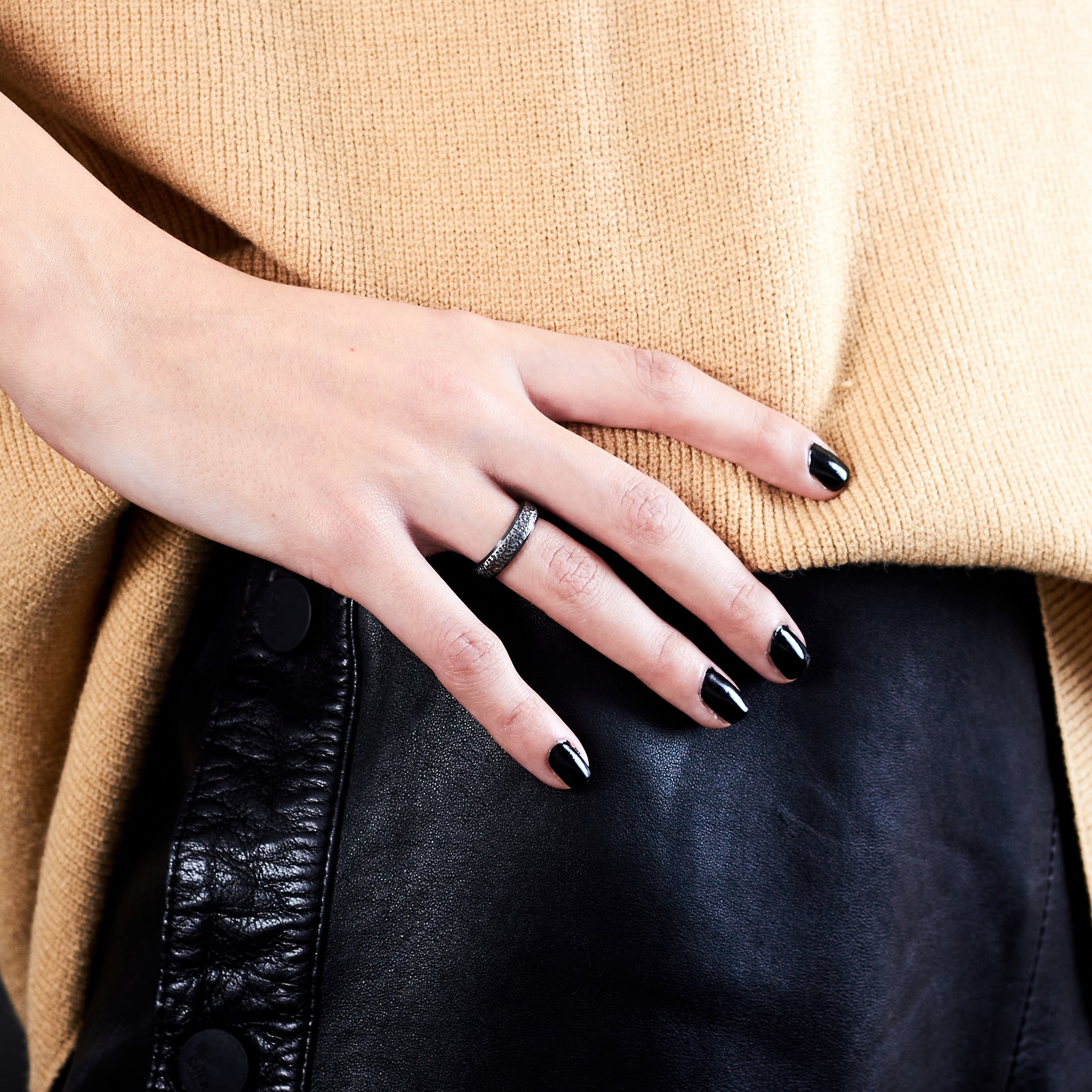 Hammered Black Zirconium women ring