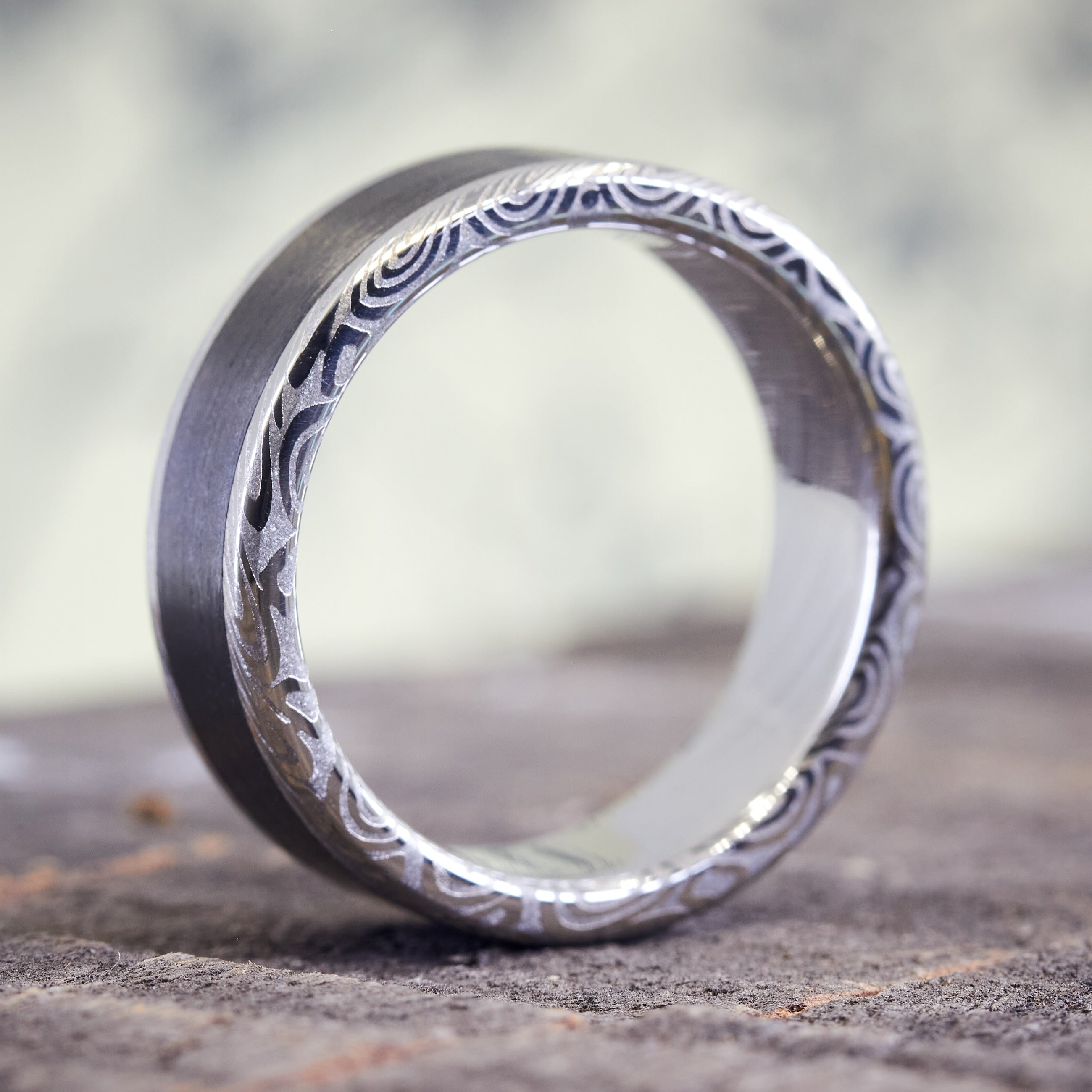 Polished Damascus steel and Carbon fiber women ring