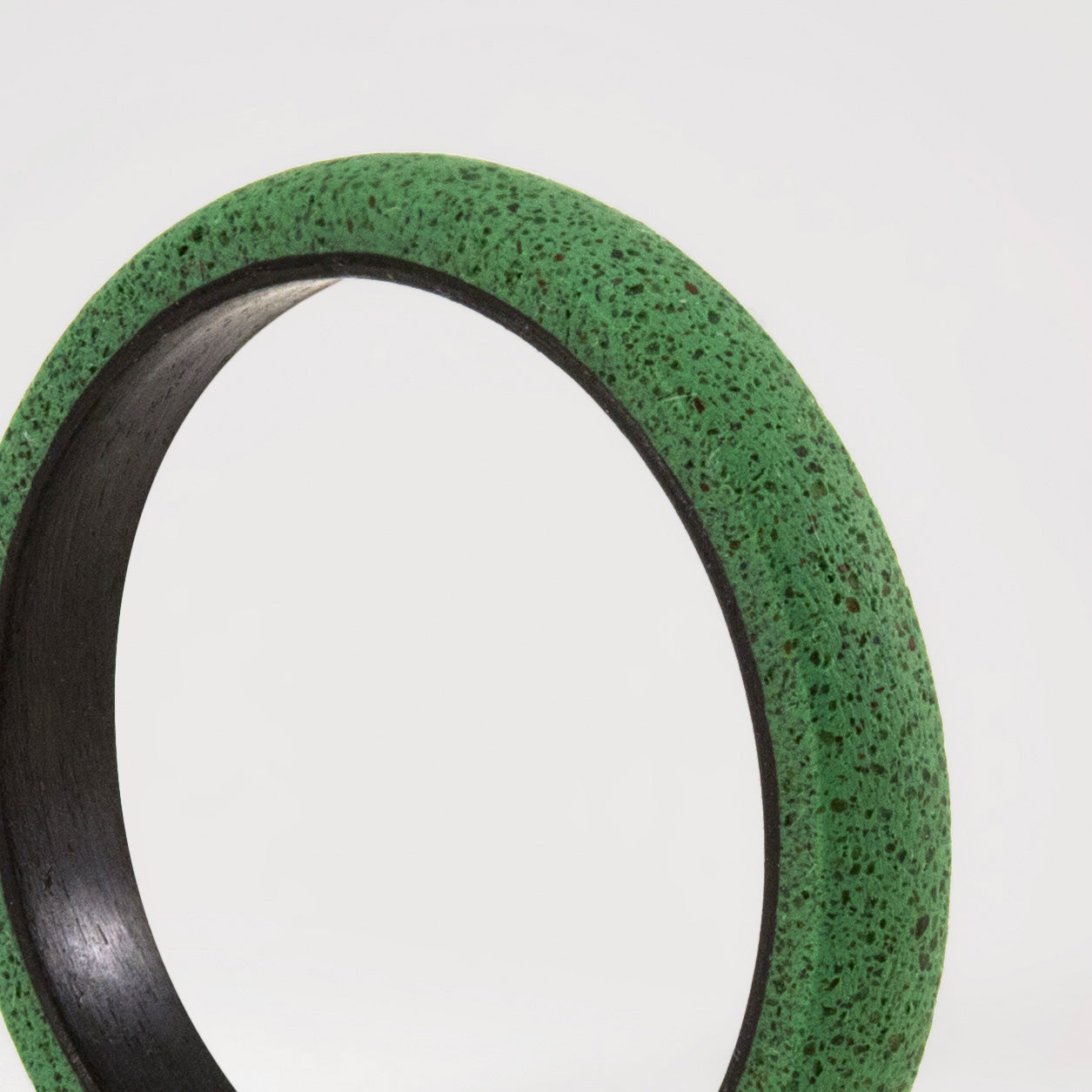 green concrete & carbon fiber ring