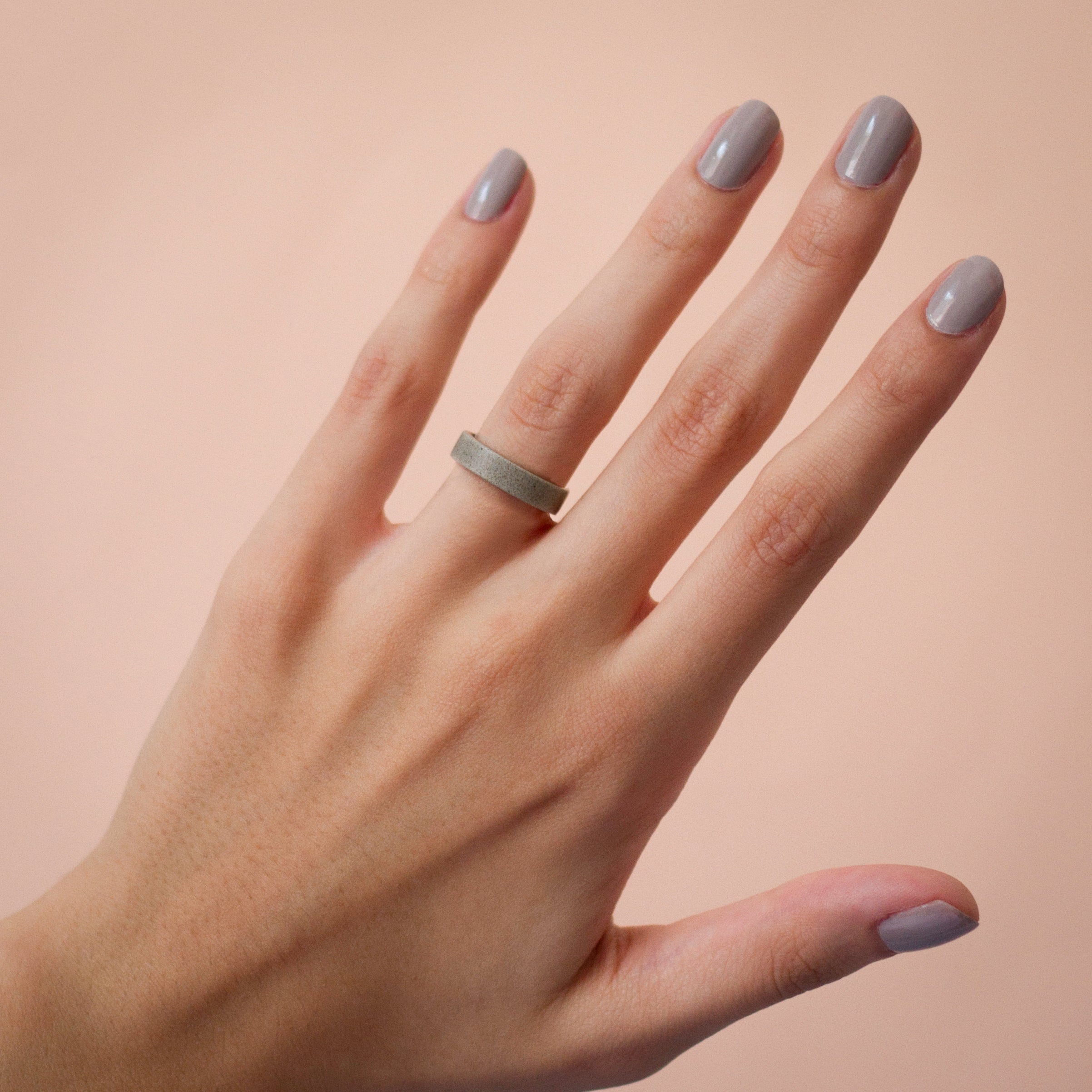 Gray concrete & carbon fiber women ring