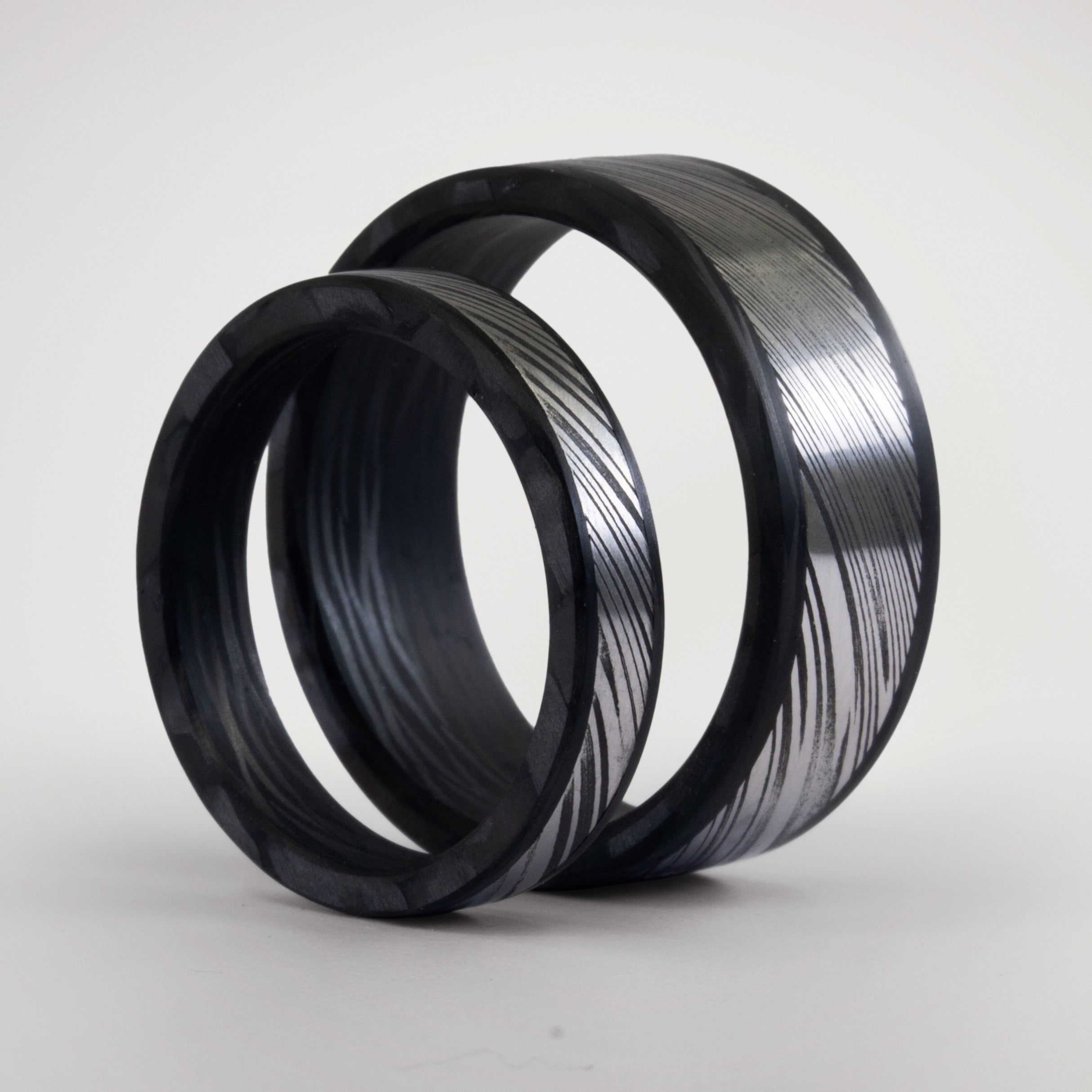 Set Darkened Damascus steel and wavy carbon fiber