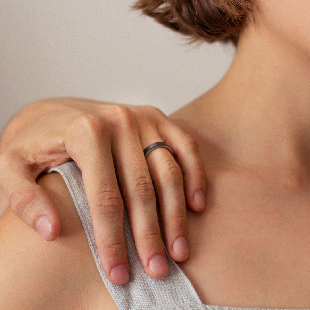 Carbon Fiber and titanium Beveled Women Ring