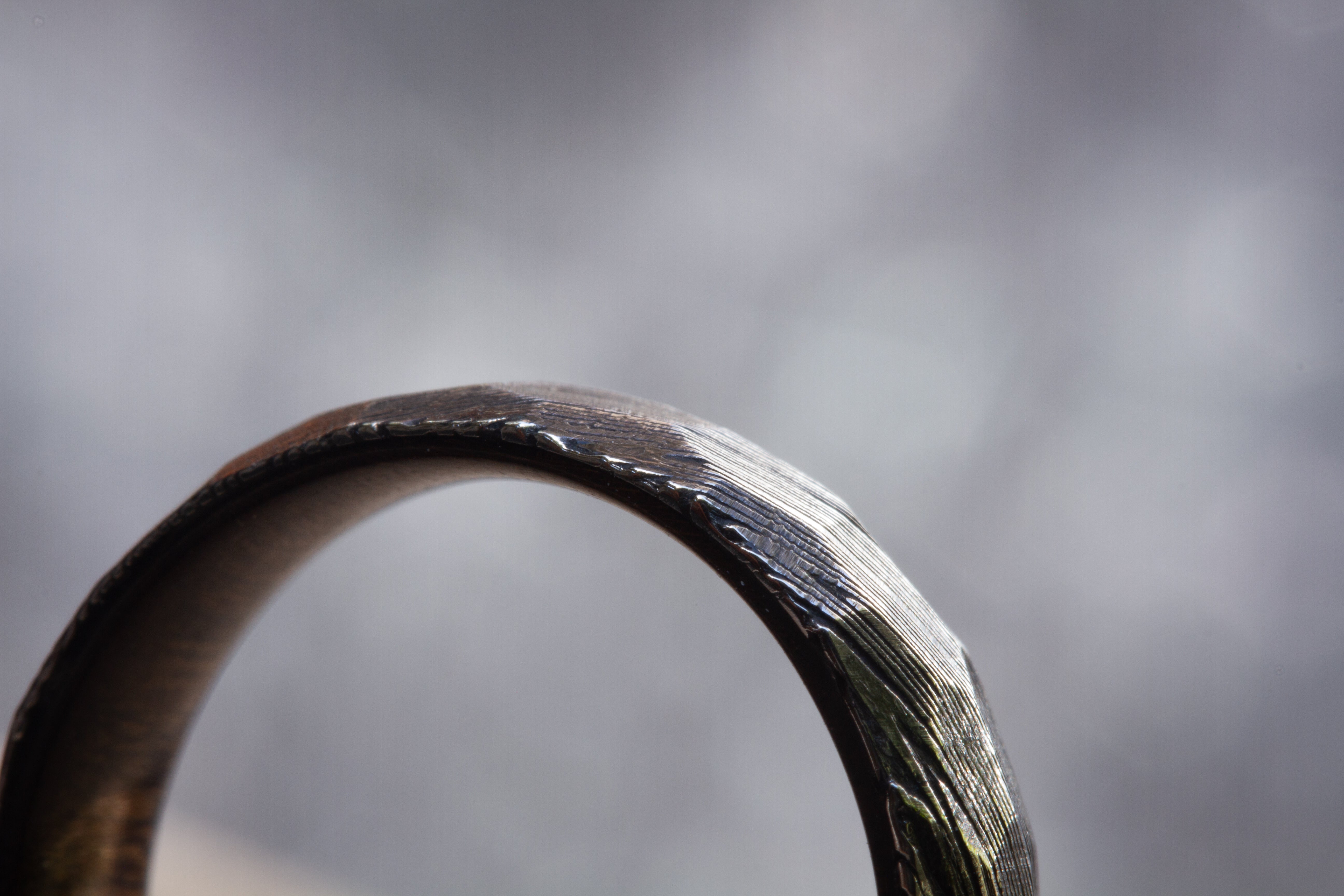 Hammered damascus steel & wood men ring