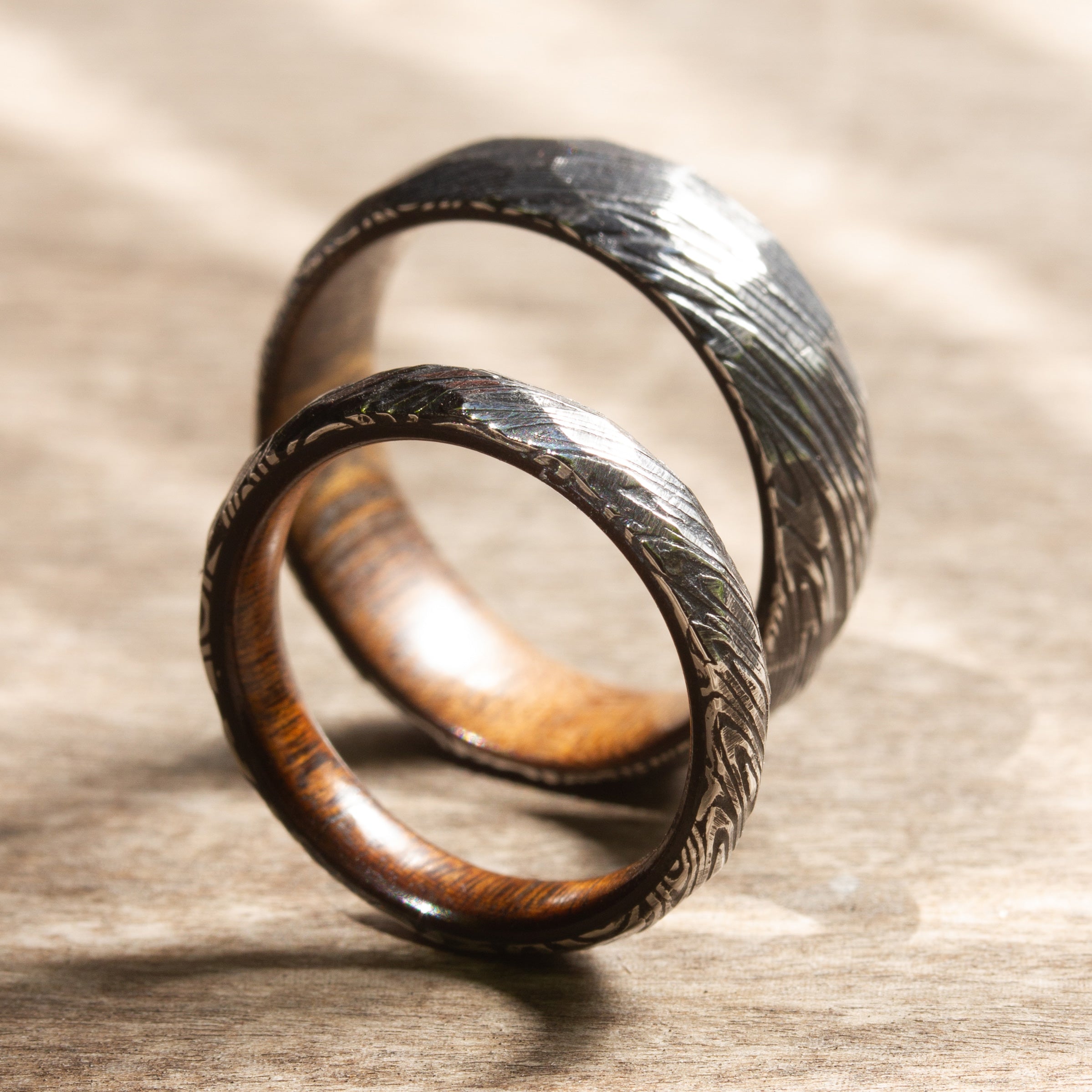 Set hammered damascus steel and wood