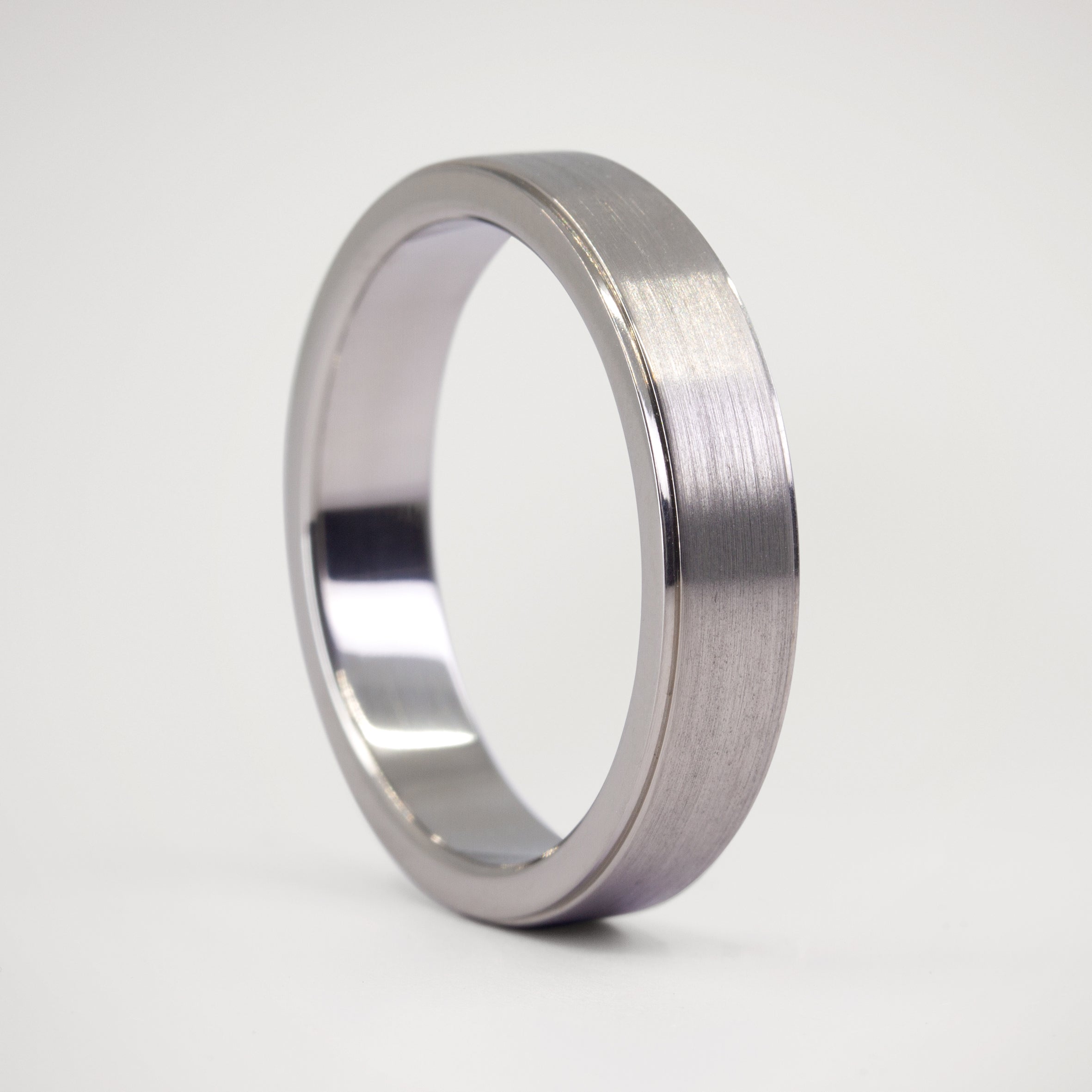 R2G! - BRUSHED TITANIUM