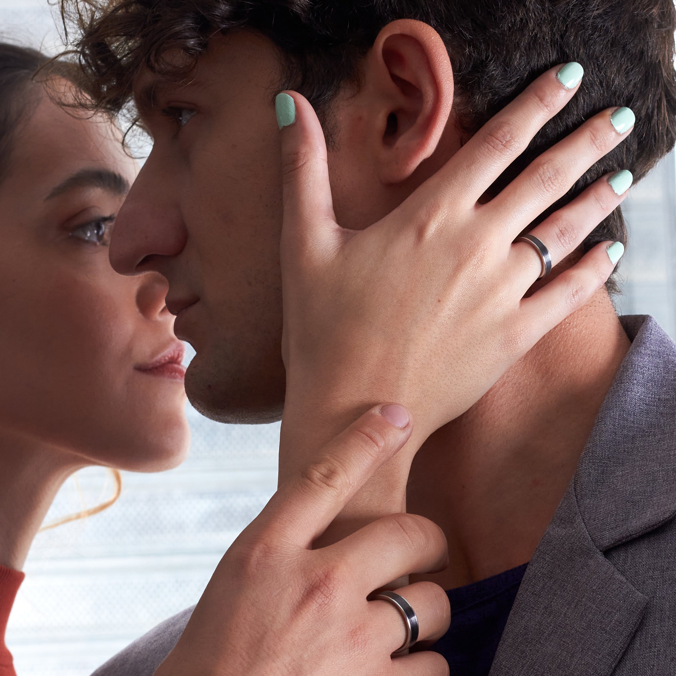 SET CARBON FIBER AND POLISHED TITANIUM WITH WHITE CRYSTAL