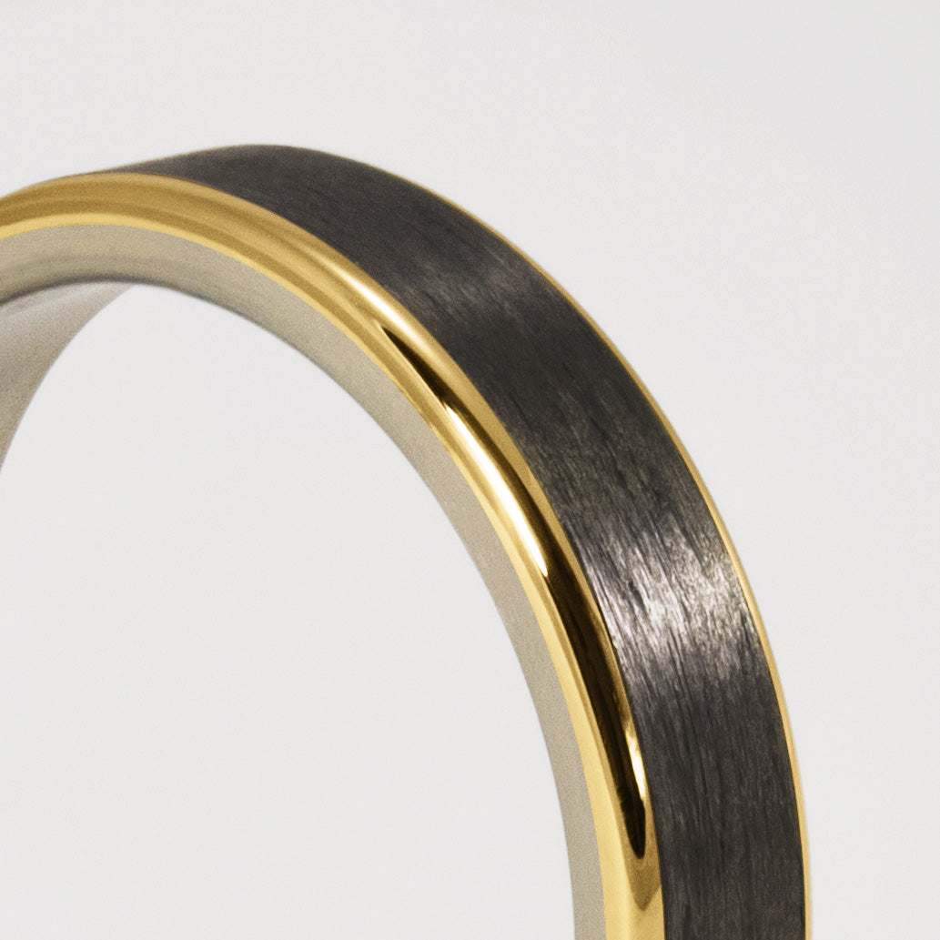 18K Gold, carbon fiber and titanium Ring
