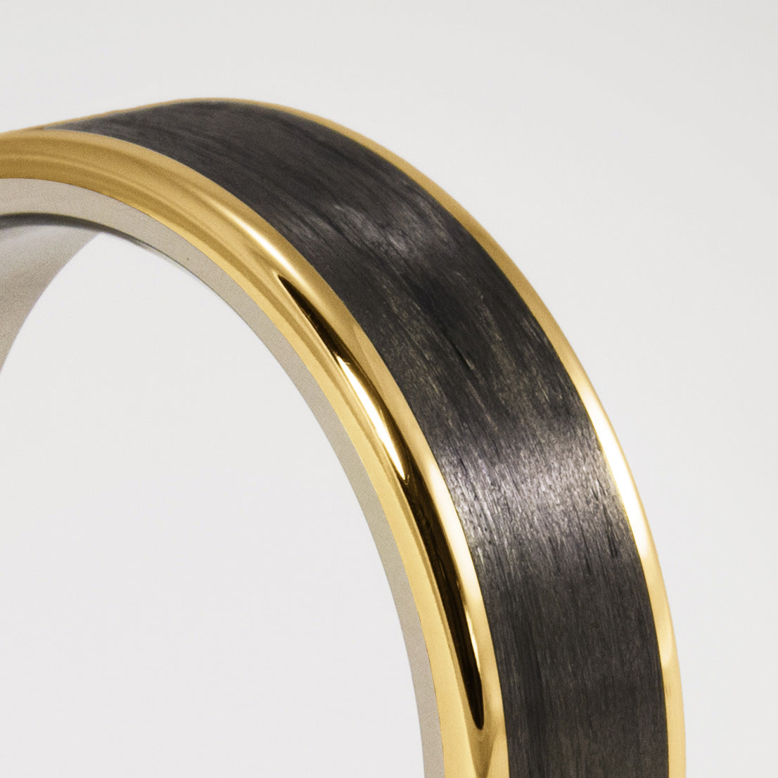 18K Gold, carbon fiber and titanium Ring