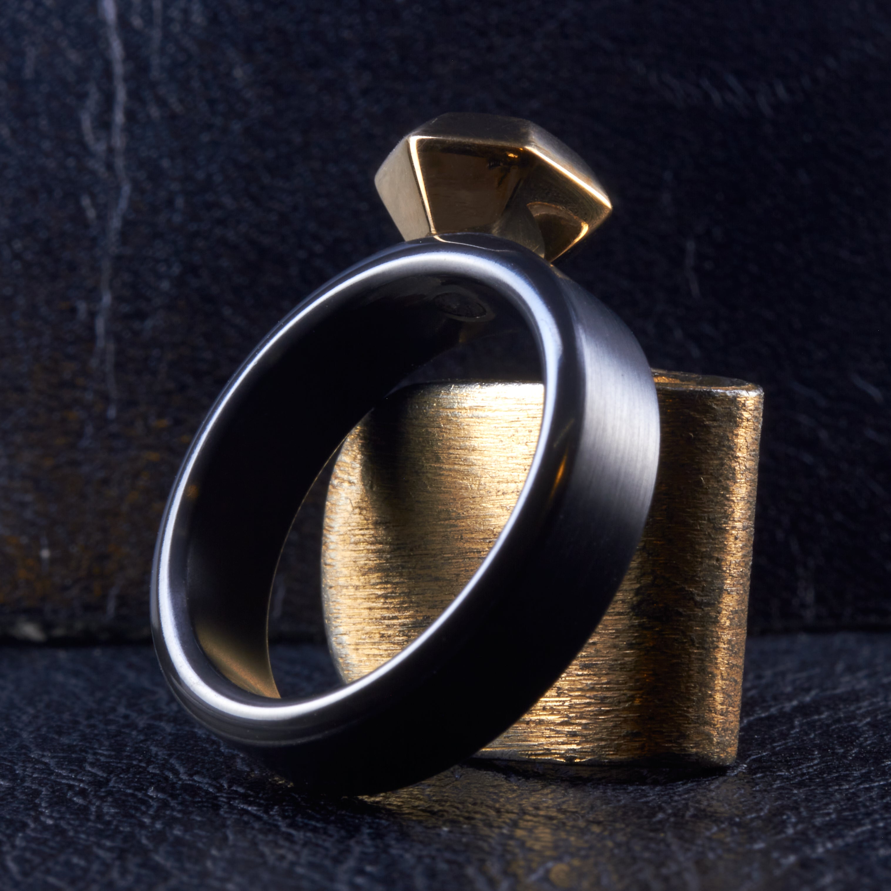 Alternative Solitaire Zirconium with gold diamond Ring