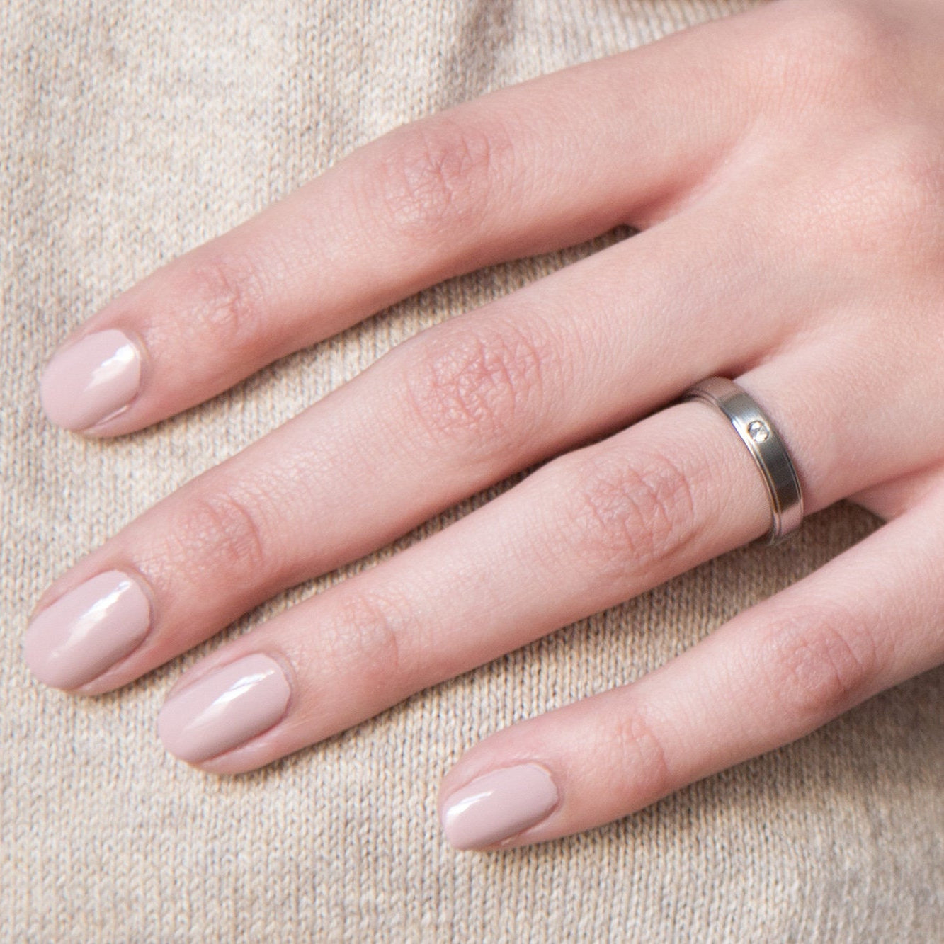 Brushed titanium ring with polished edges in bas-relief Ring - Loreto Rings