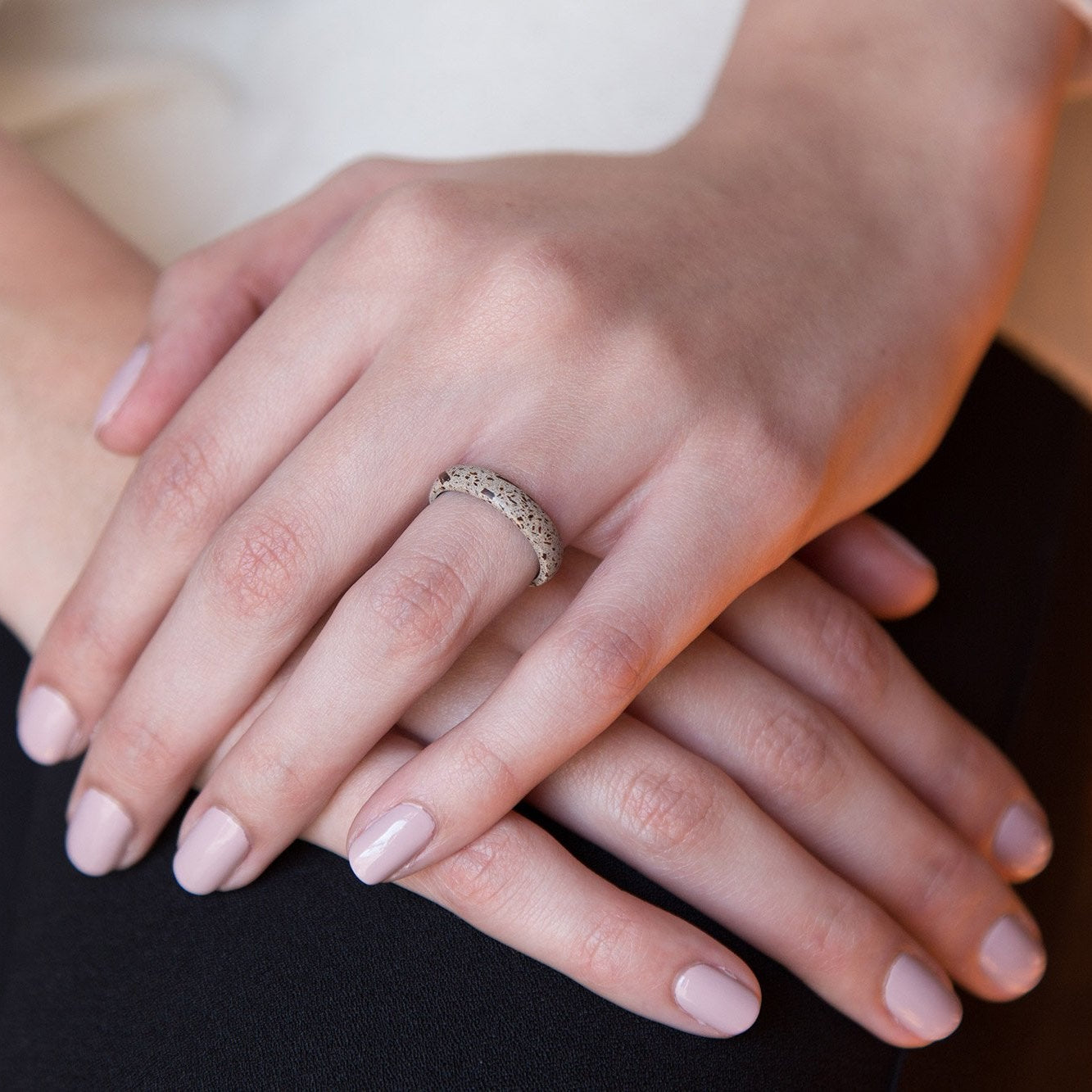 Round concrete blended with lapacho wood Wedding bands - Loreto Rings