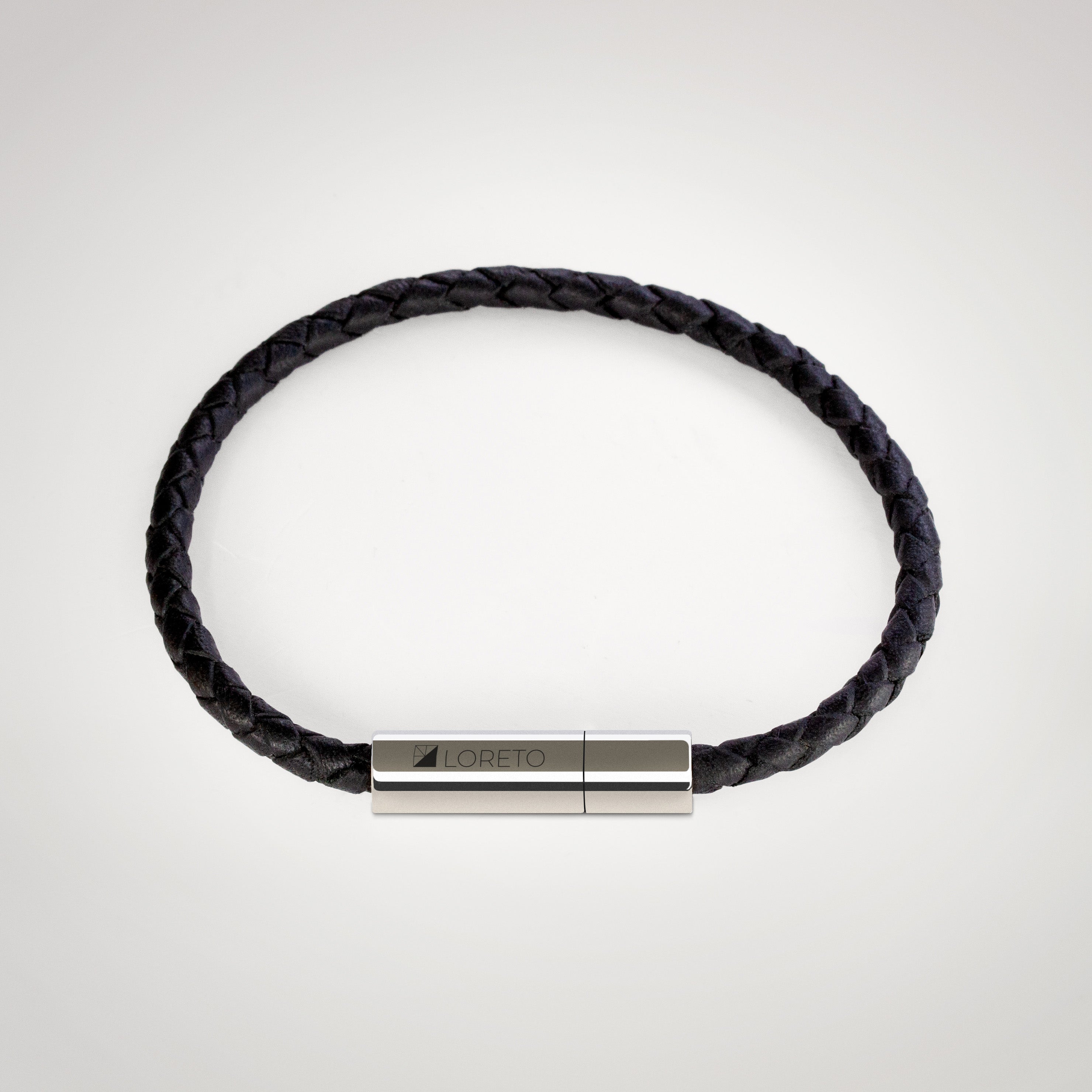 Schwarzes geflochtenes Lederarmband aus 100 % argentinischem Leder und Titan