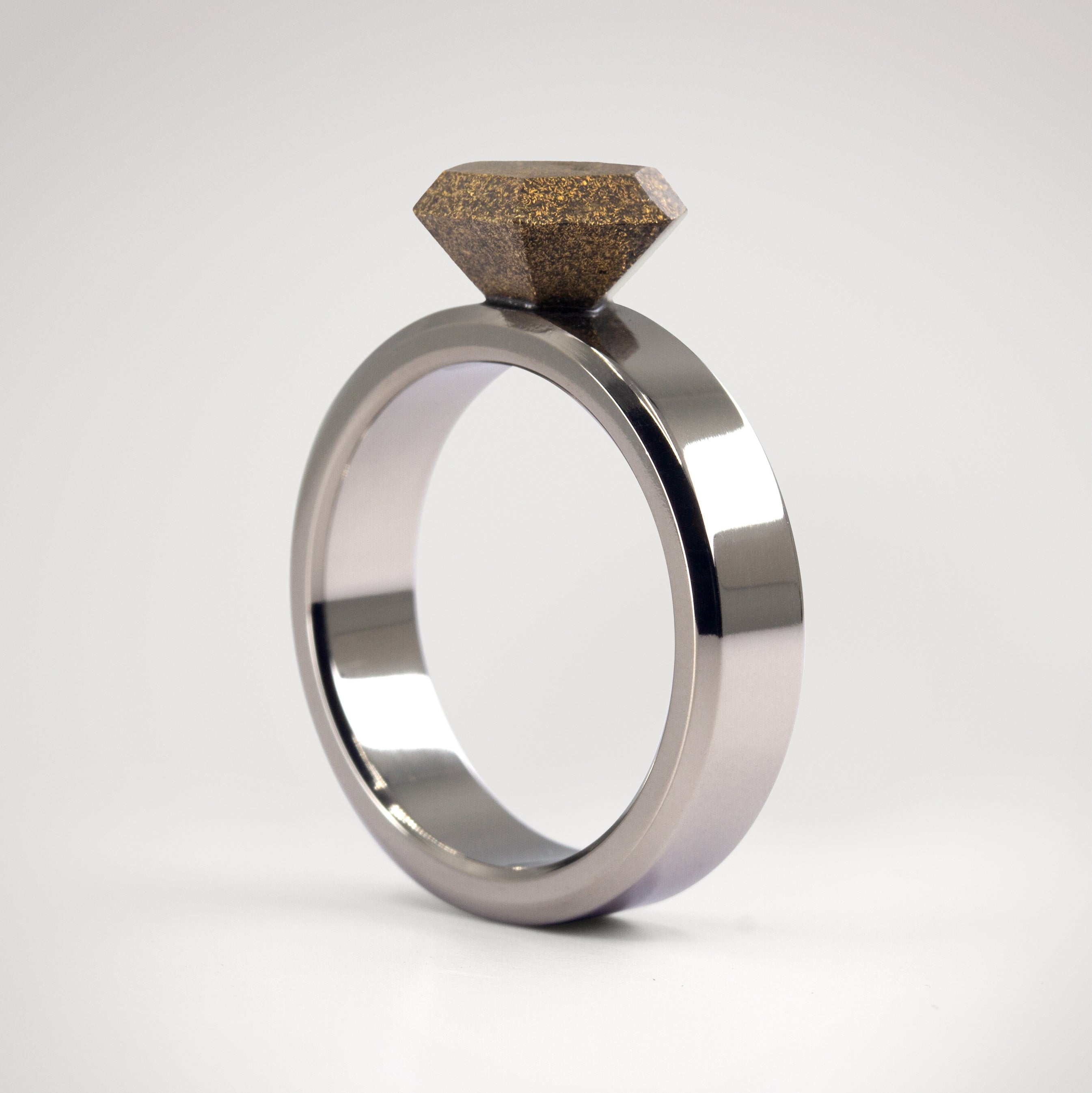 Alternative Solitaire Bronze diamond Ring