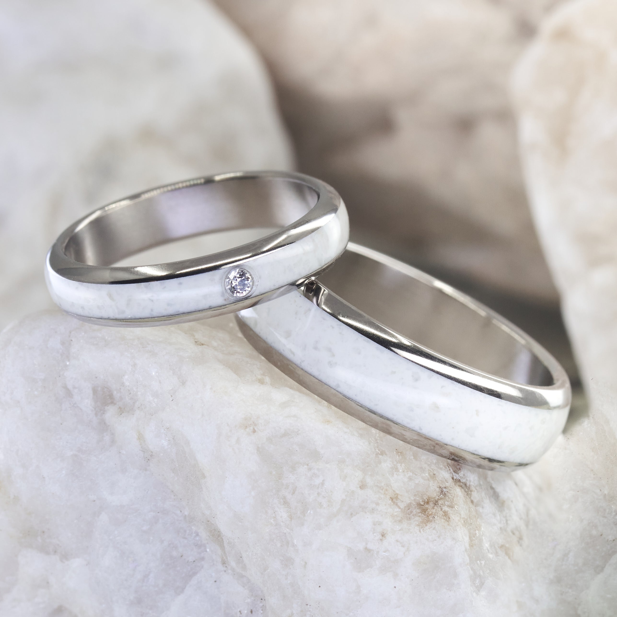 Set carrara marble and titanium round