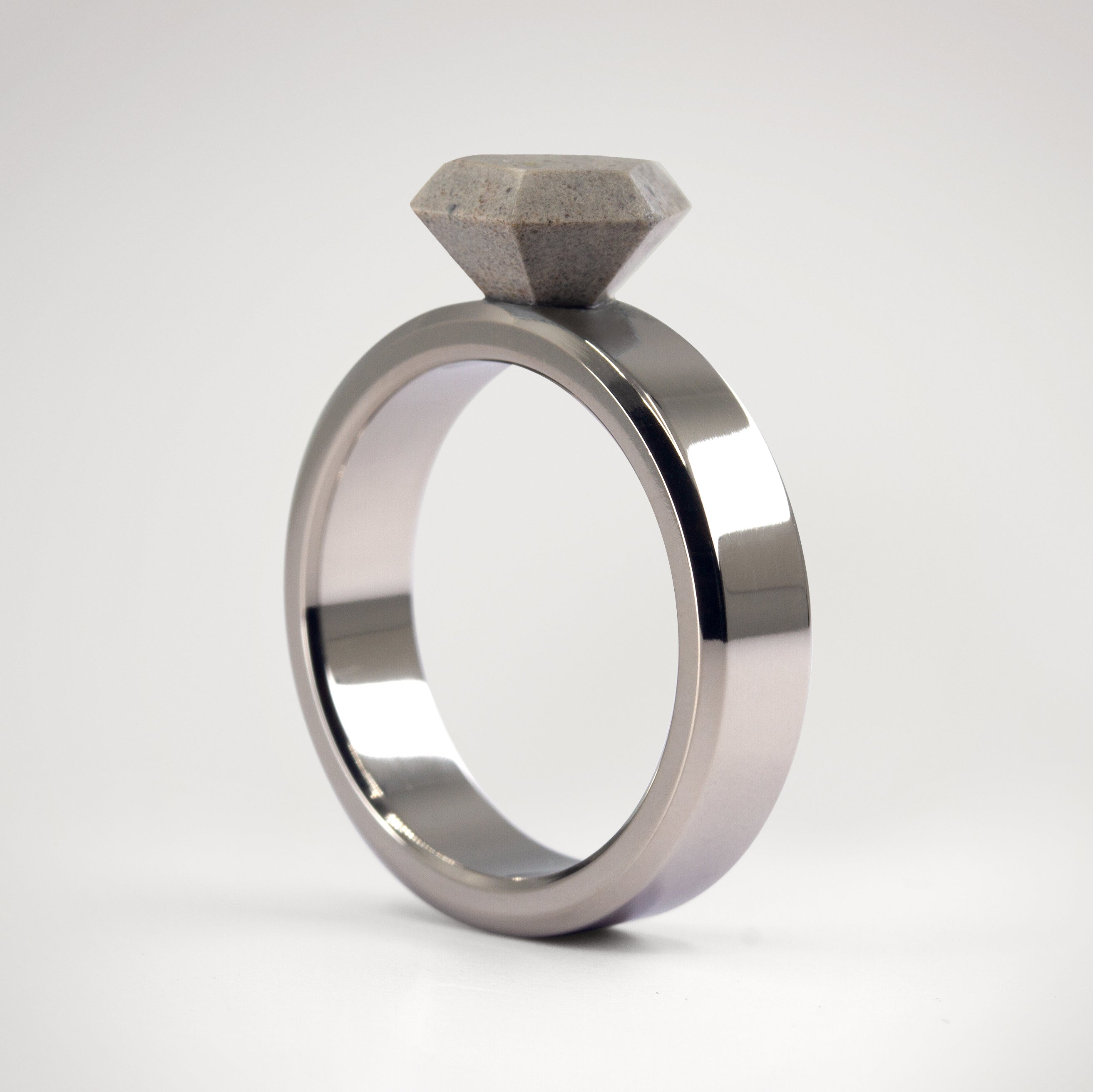 Alternative Solitaire Gray Concrete diamond Ring