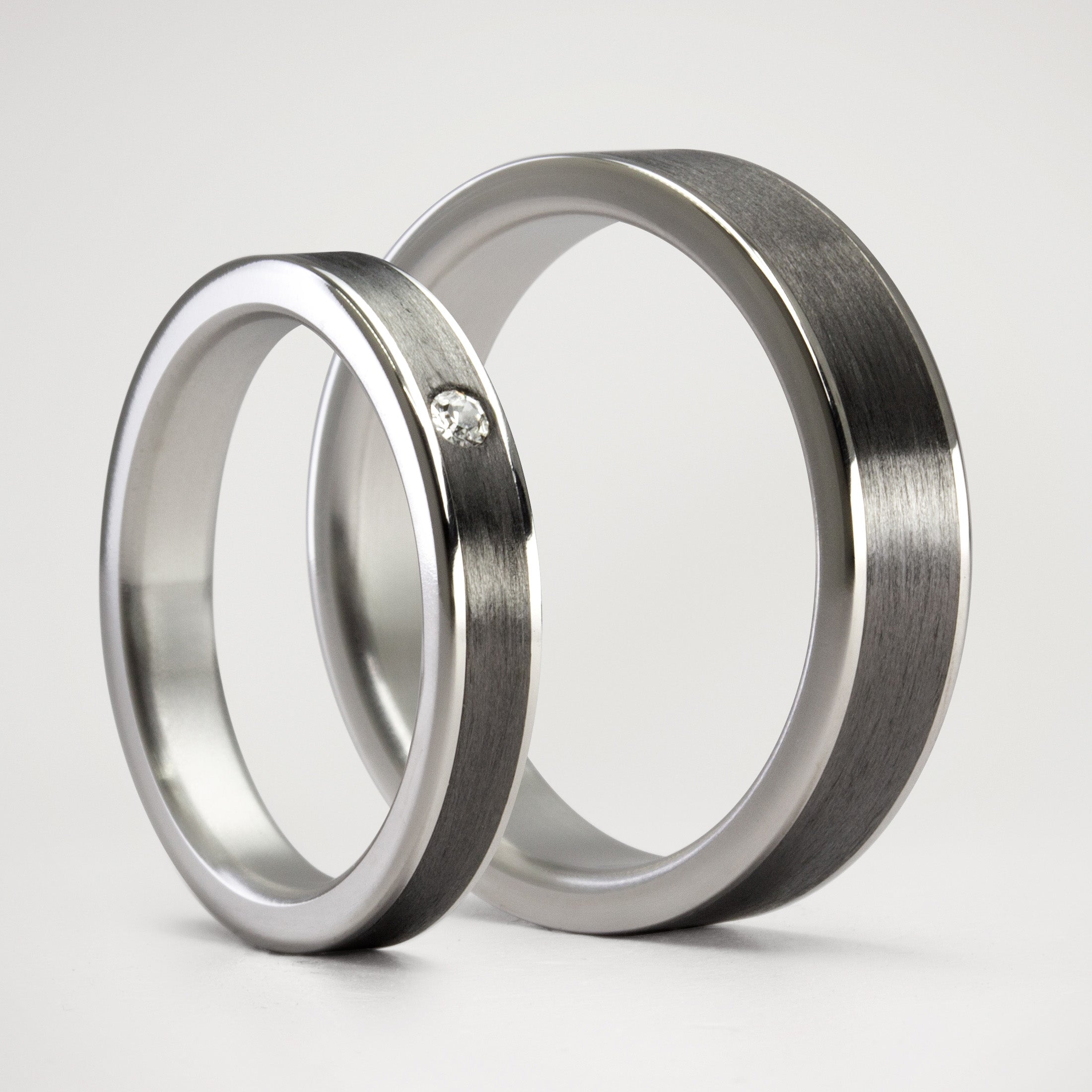 SET CARBON FIBER AND POLISHED TITANIUM WITH WHITE CRYSTAL