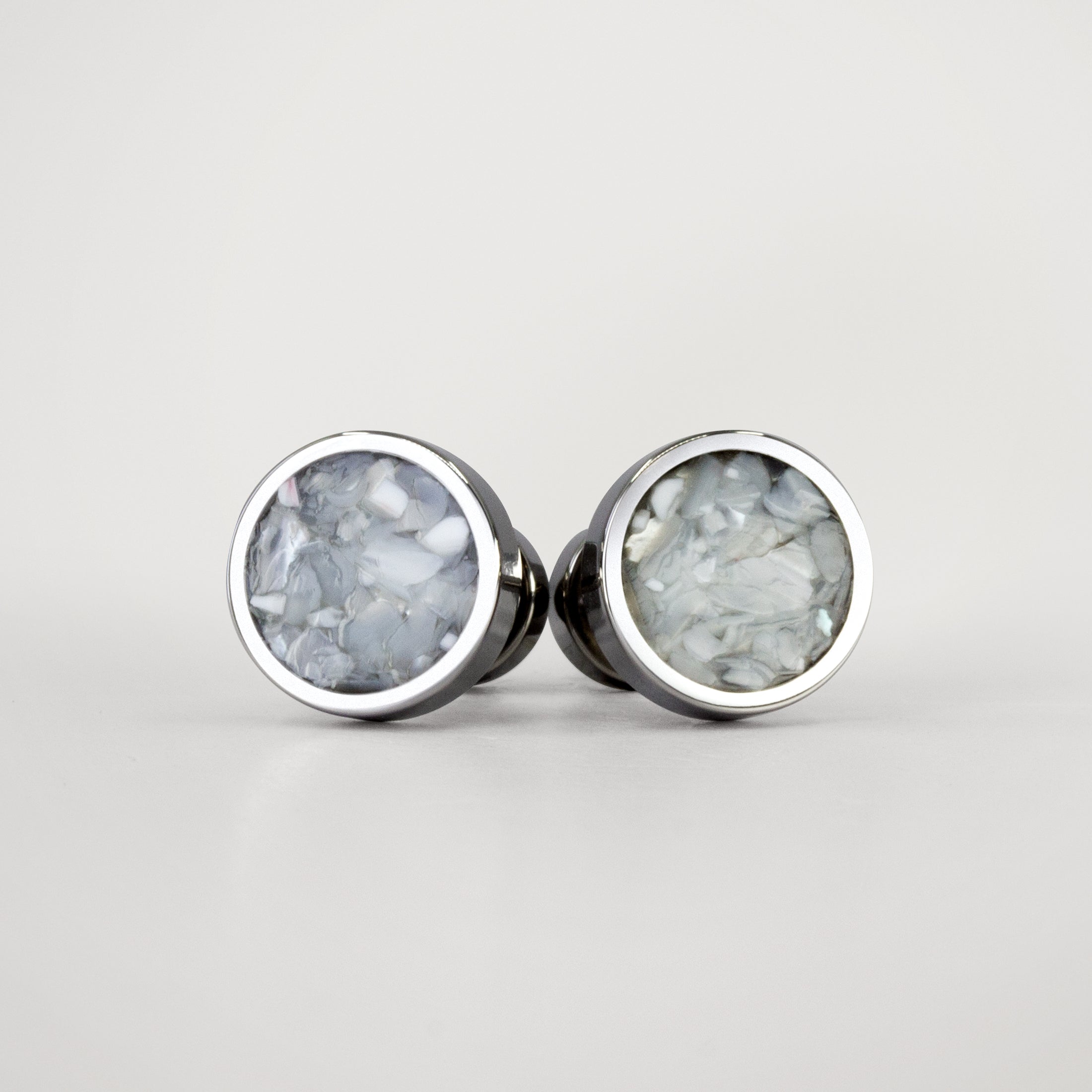 Titanium and Nacre earrings M