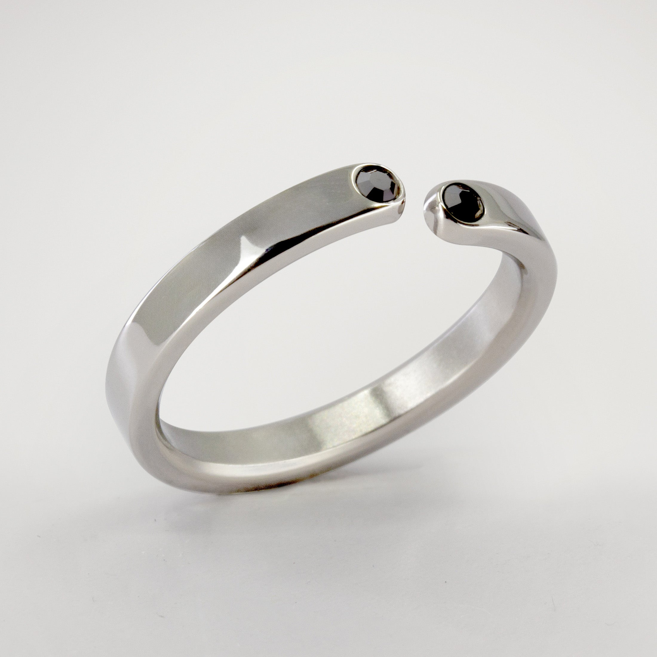 Split titanium ring with 2 black crystals