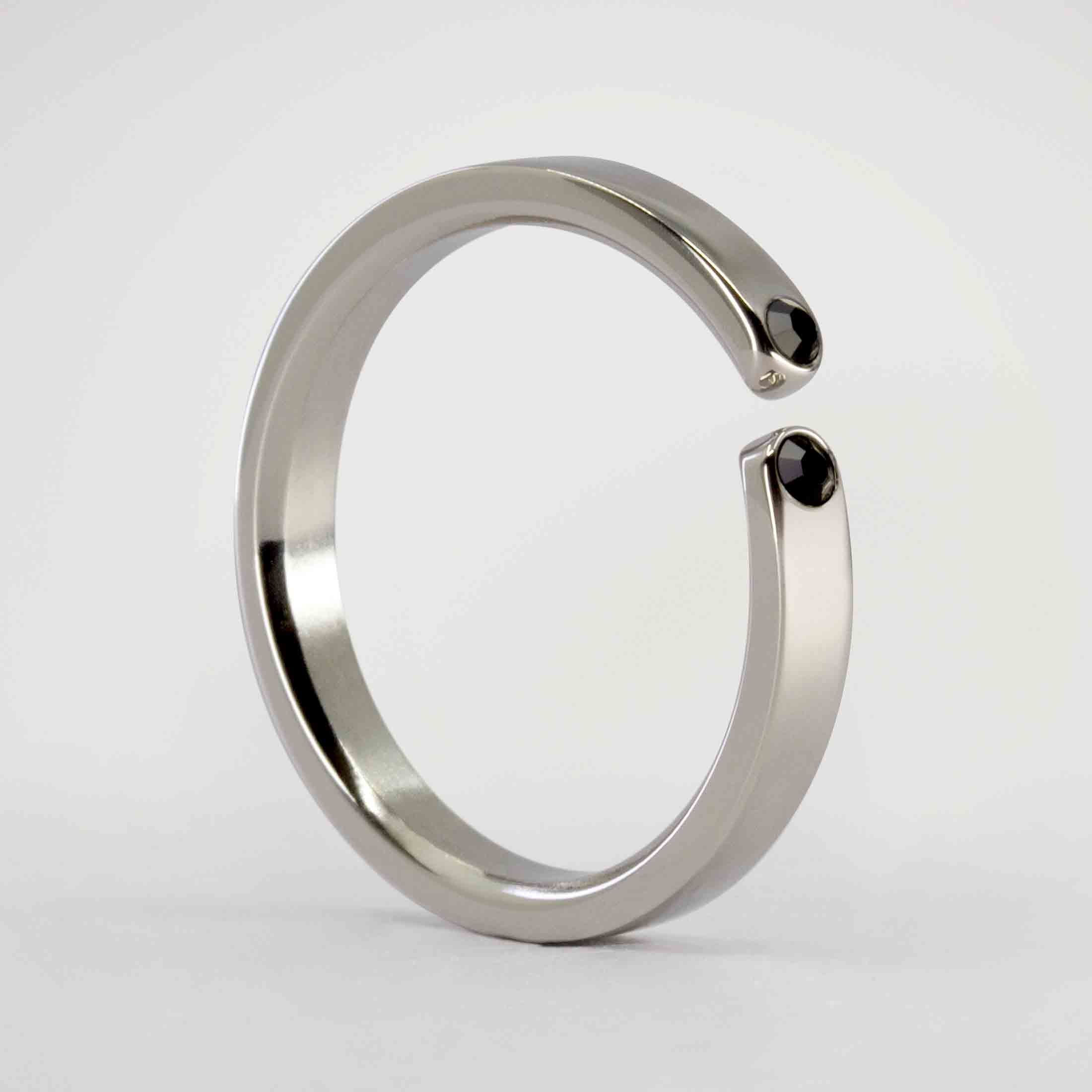 Split titanium ring with 2 black crystals