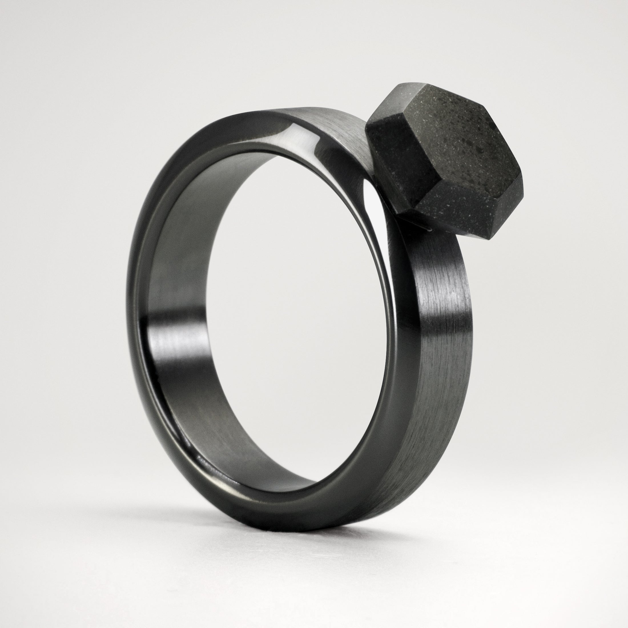 Alternative Solitaire Zirconium with graphite diamond Ring
