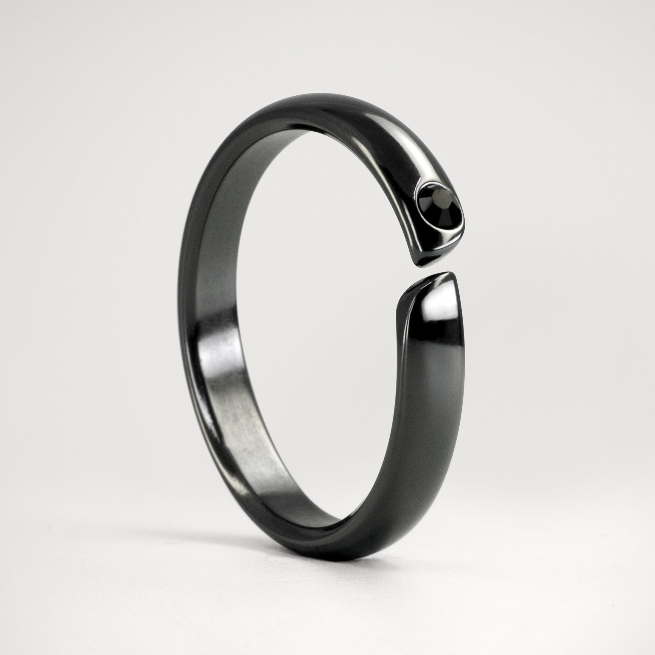 Split zirconium ring with black crystal