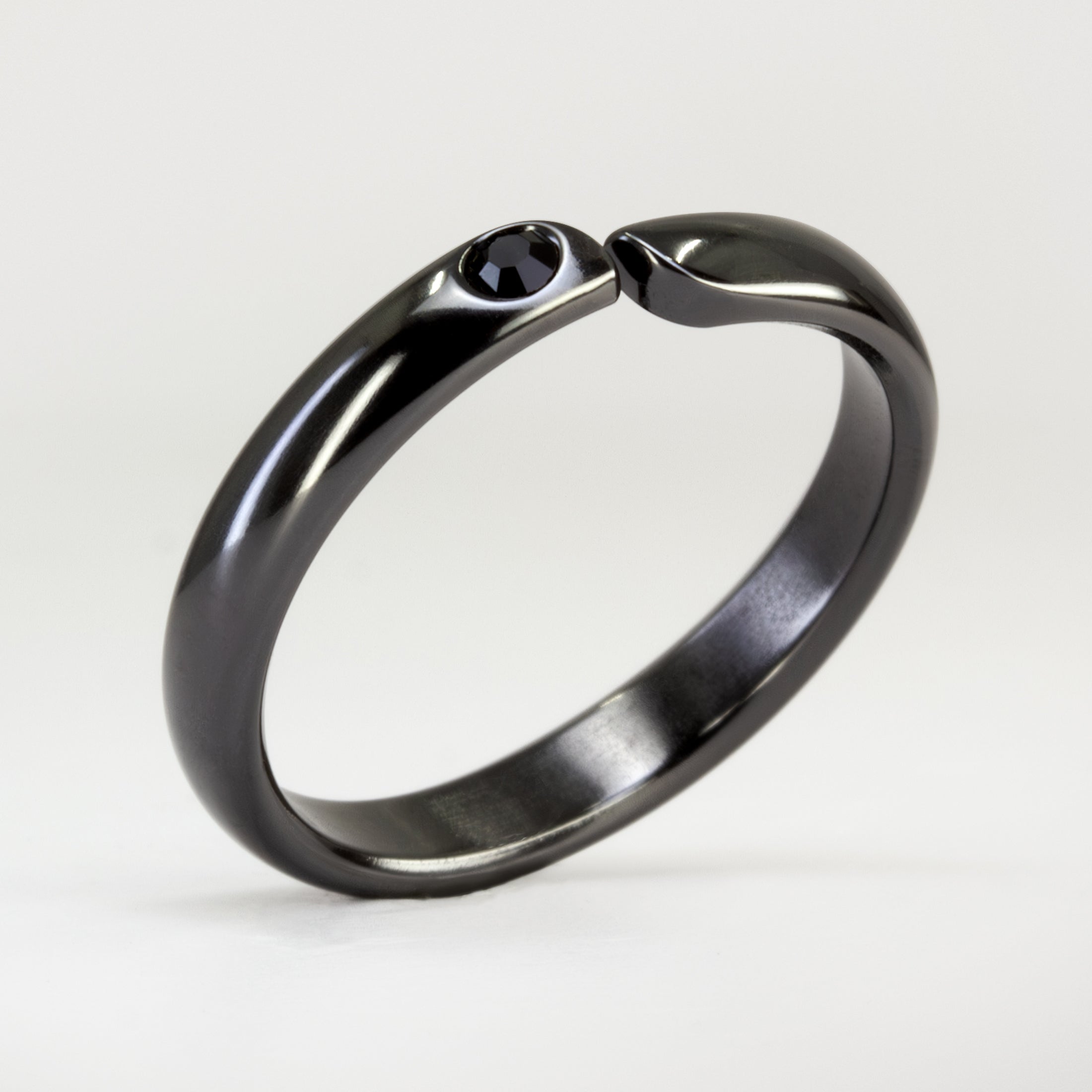 Split zirconium ring with black crystal