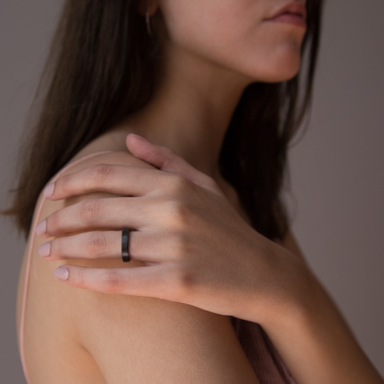 Flat carbon fiber women ring