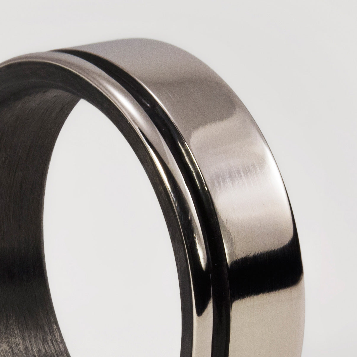 Polished titanium and carbon fiber men ring