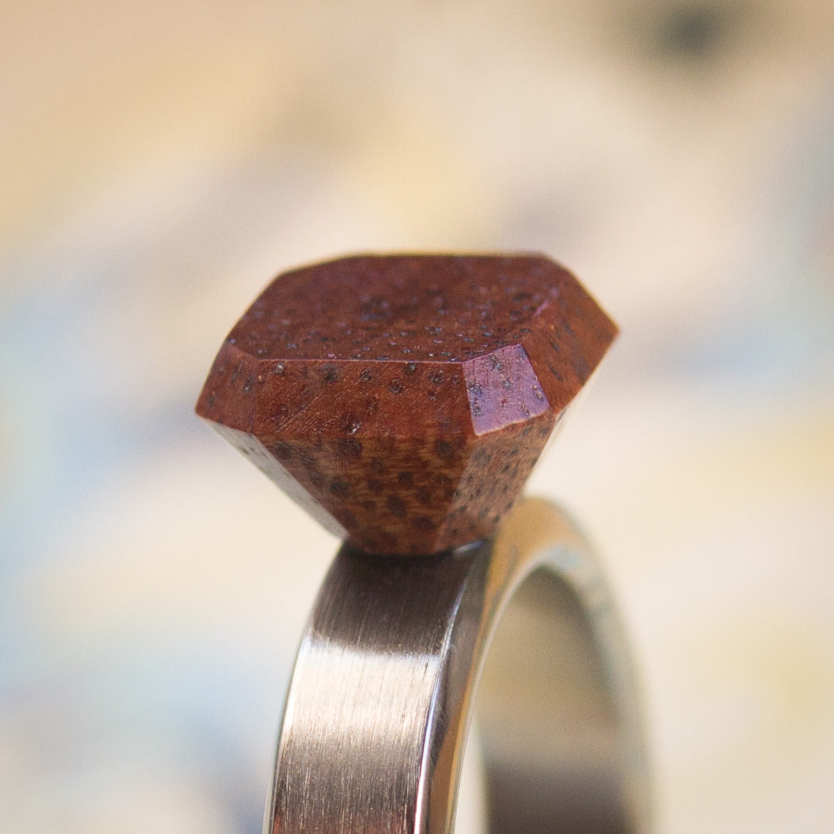 Alternative Solitaire Virapita Wood diamond Ring