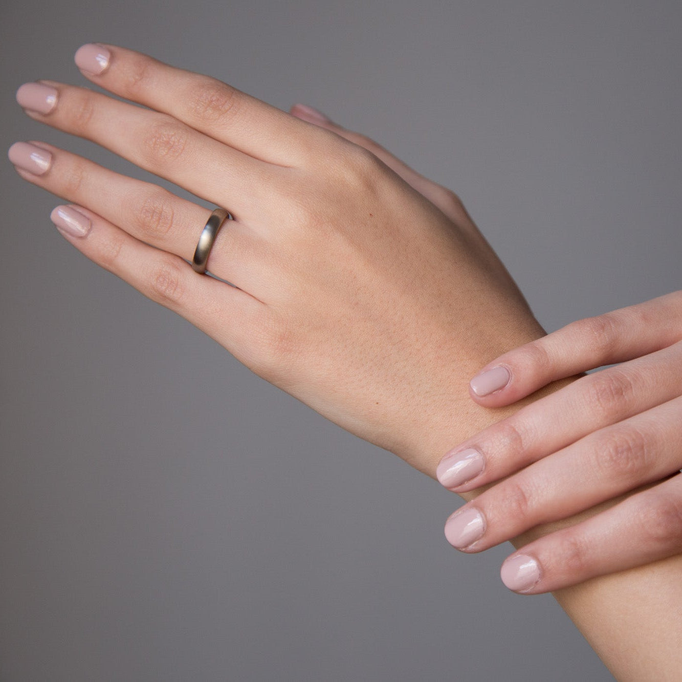 Rounded matte titanium women ring