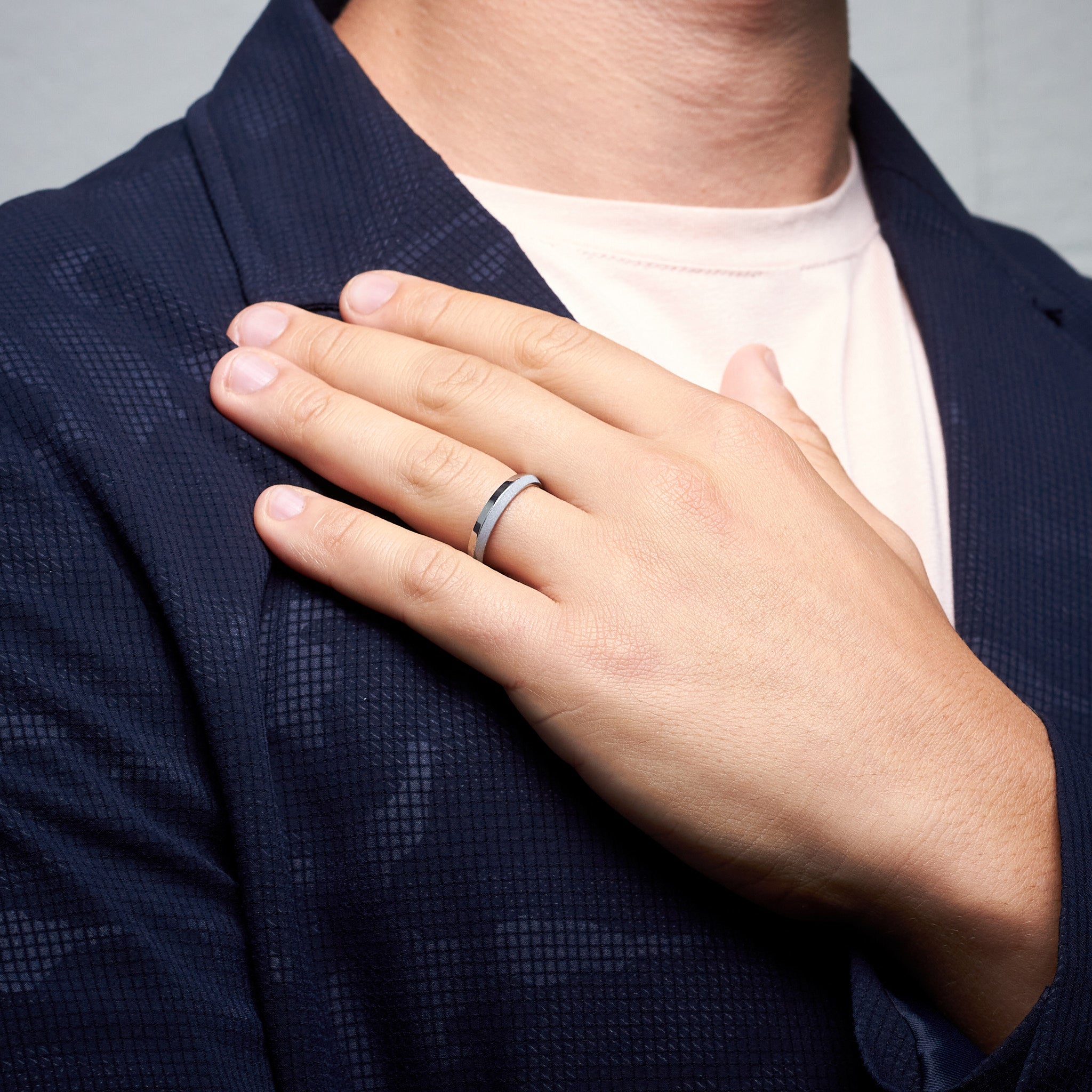 R2G! - SAUCER TITANIUM RING