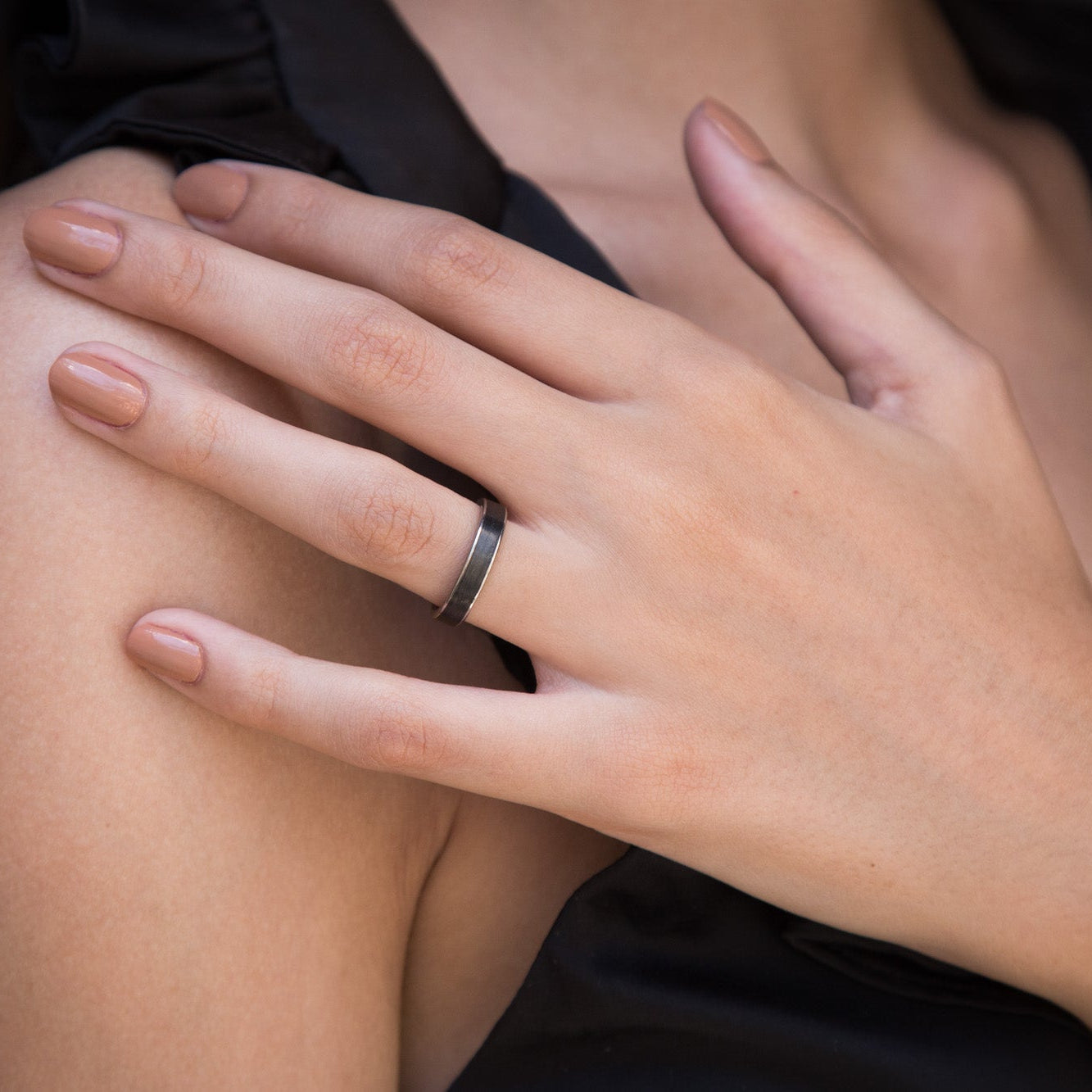 Set carbon fiber and polished titanium