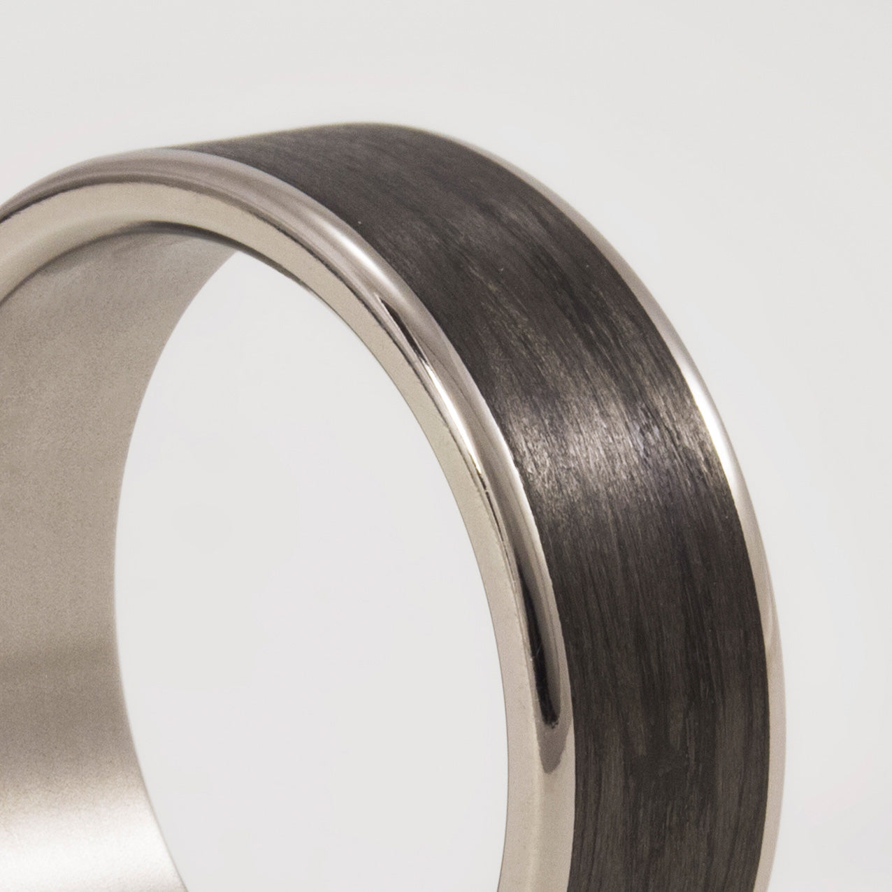Set carbon fiber and polished titanium